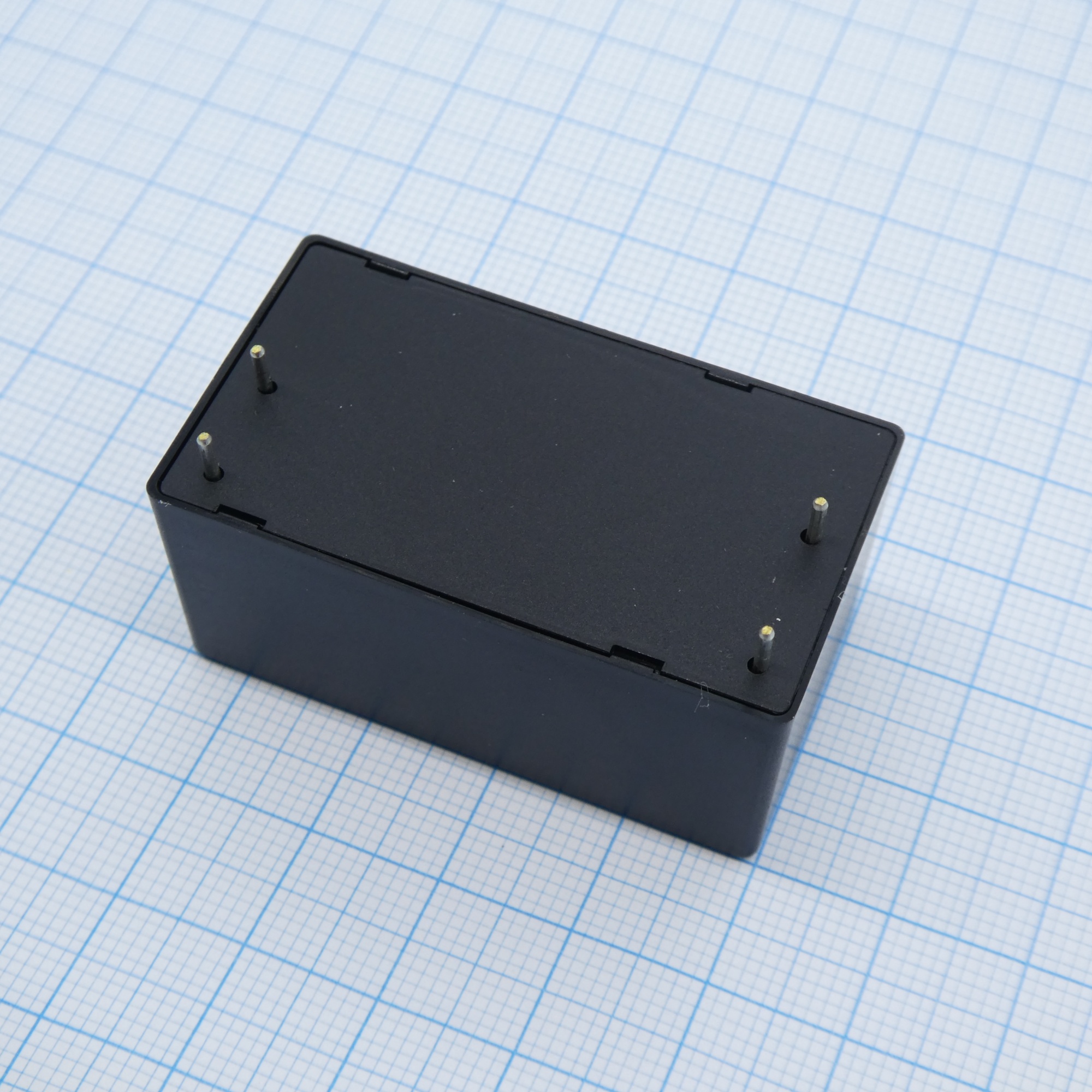 IRM-05-3.3 - AC-DC, 4.125 Вт, вход 85...264В AC 47...440 Гц, 120...370B DC, выход 3.3В/1.25А, изоляция 3000В AC, в корпусе на плату 45.7х25.4х21.5мм, -30...+70°C