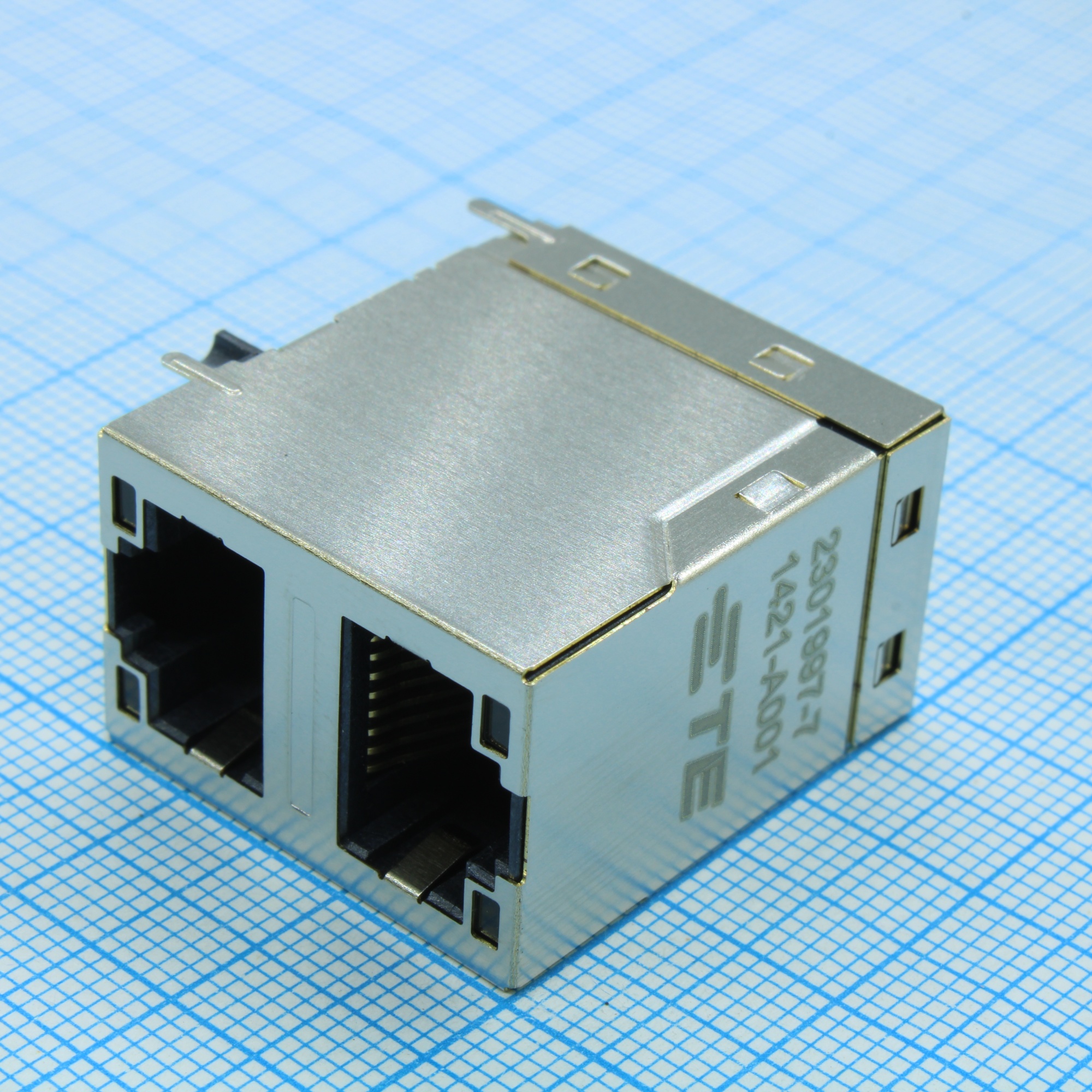 2301997-7 - Разъем RJ-45 розетка 16 контактов шаг 1.27мм угловой монтаж в отверстие 30 терминалов 2 порта лоток
