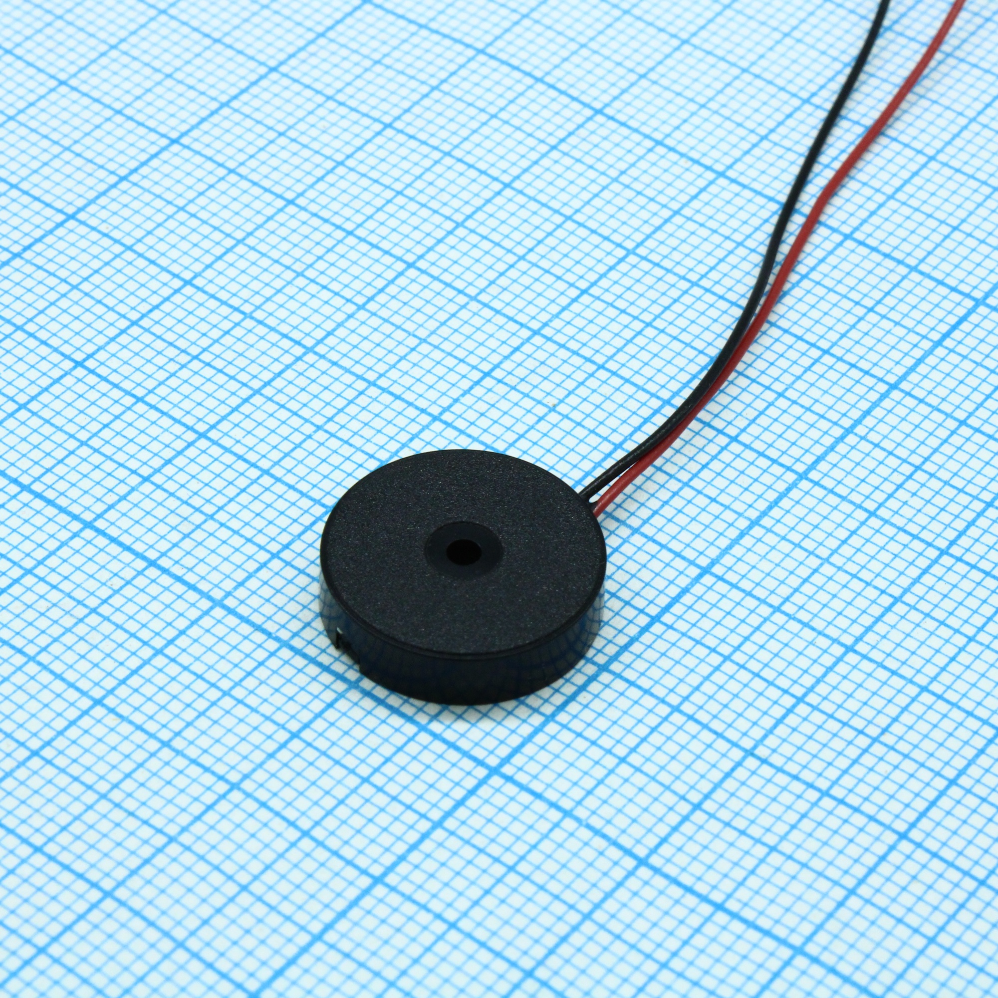 HPA17C - Излучатель звука пьезокерамический, 9В 4кГц диаметр 17мм высота 6.8мм