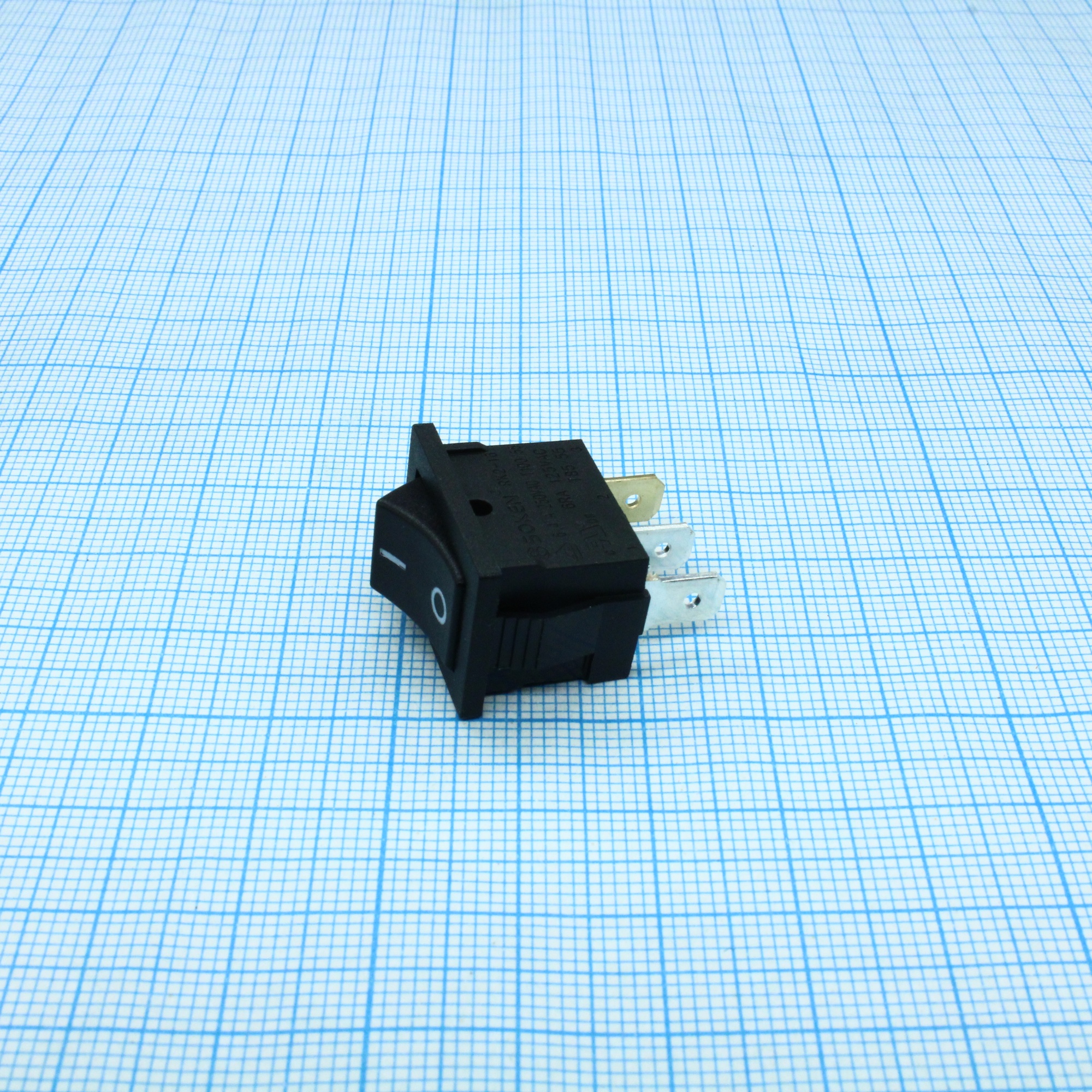 RK2-16 1X1 B/B"0-" - Выключатель клавишный ON-OFF 3 вывода без подсветки цвет корпуса (черный) цвет кнопки (черный)