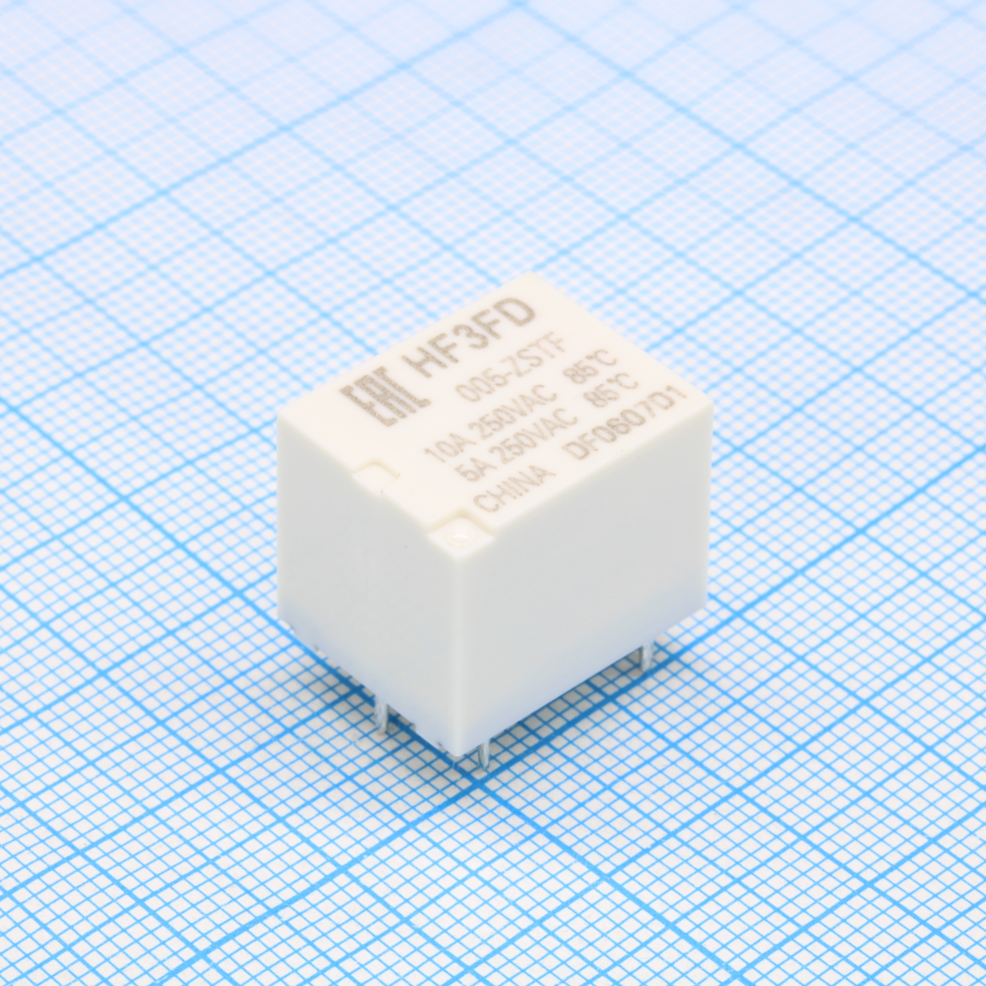 HF3FD/005-ZSTF - Реле силовое 10А одна группа на переключение катушка 5В