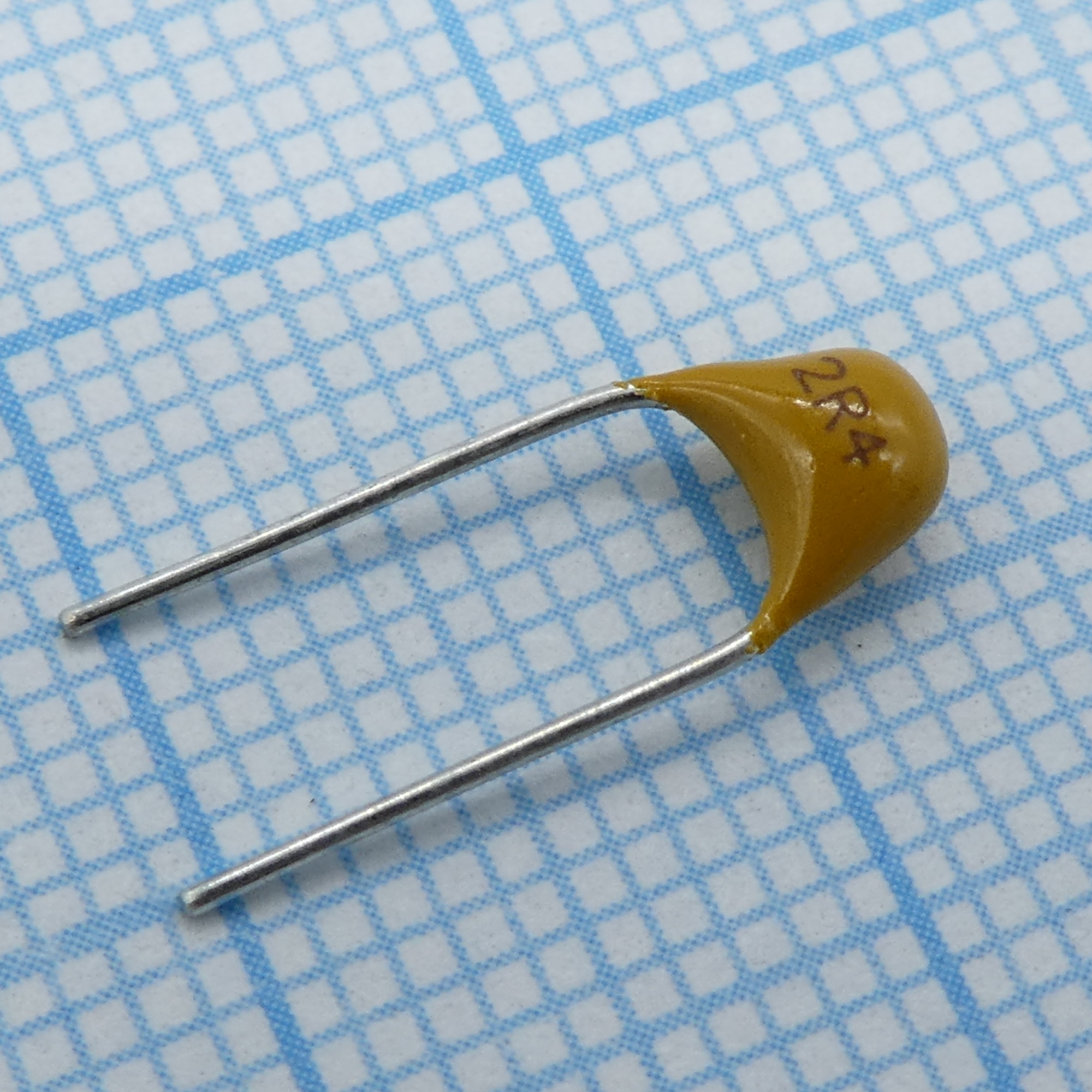 TS170R1H2R4C8BNB0R - Конденсатор керамический многослойный 2.4пФ 50В NPO ±0.25пФ радиальный 5.08мм 125°C россыпь