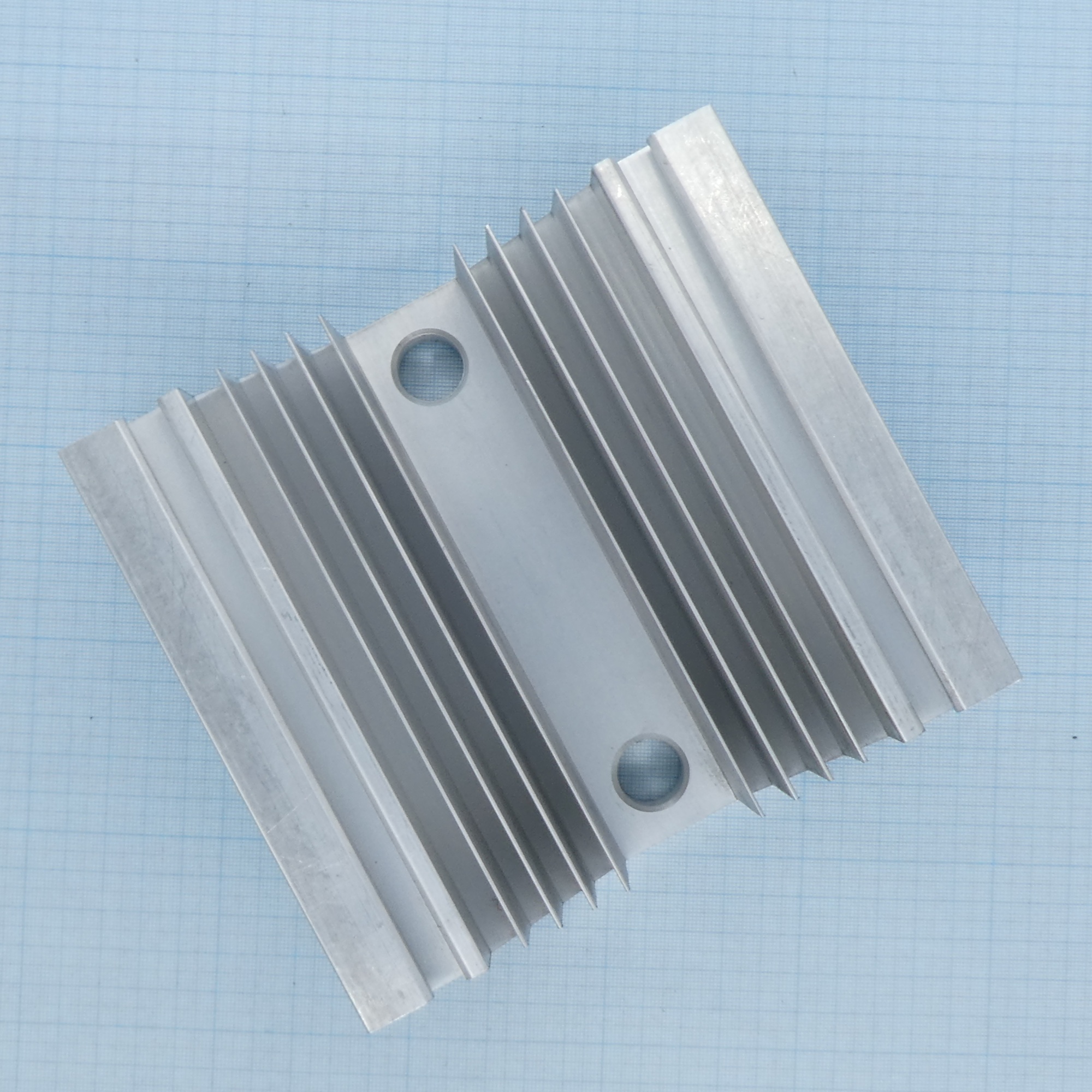 ОХЛАДИТЕЛЬ 0243  d42мм - (170*150*170) 220 Вт