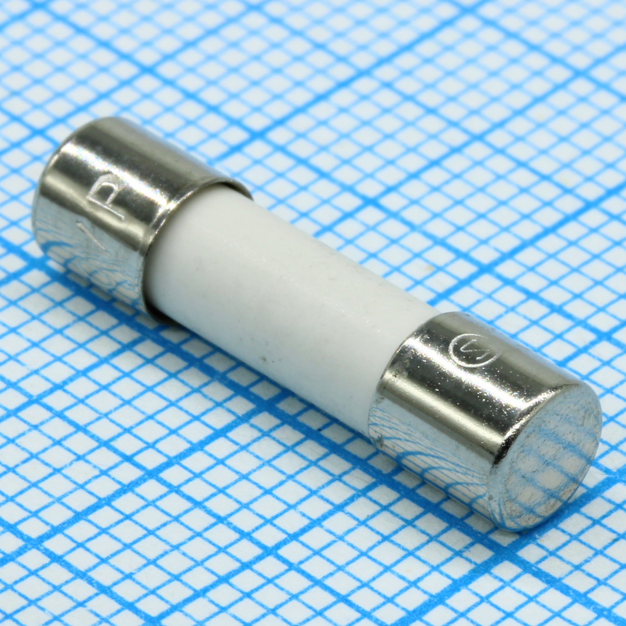 0216016.MXP - Миниатюрный быстродействующий предохранитель 16А 250В 5х20мм в керамическом корпусе россыпь