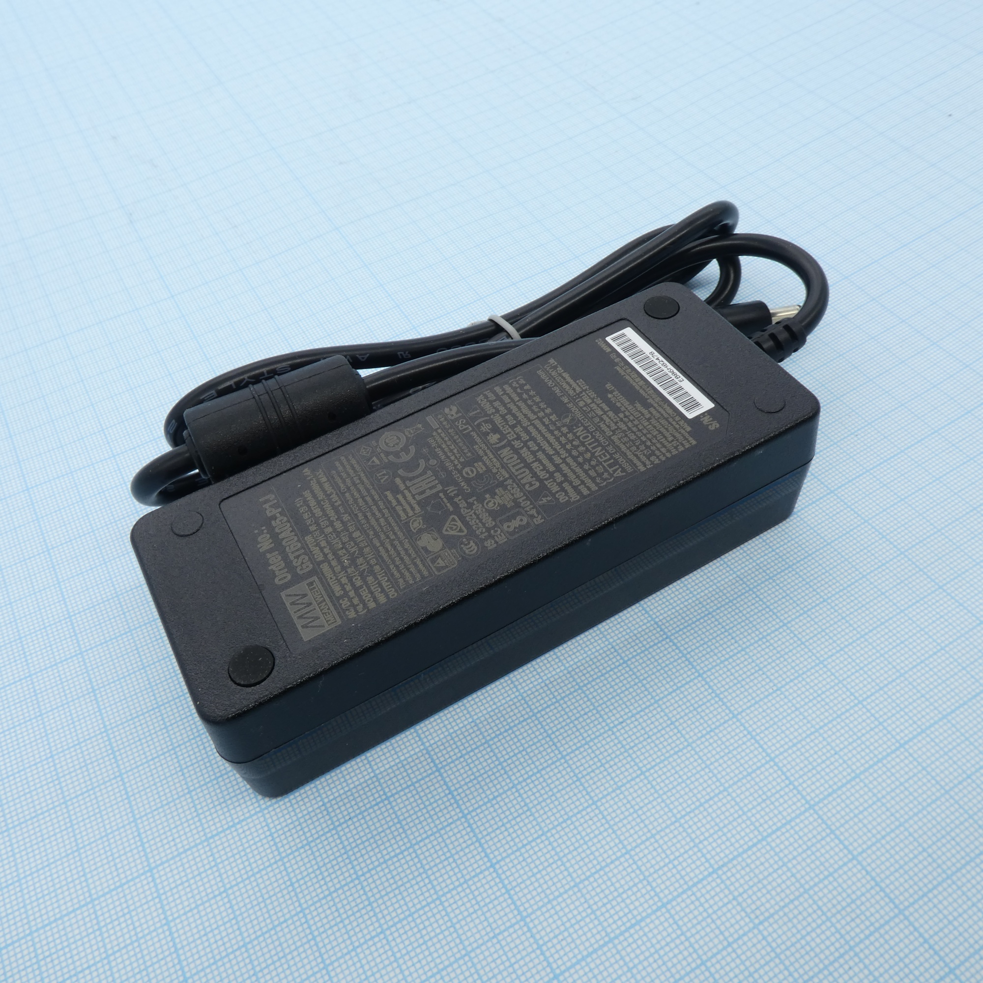 GST60A05-P1J - AC-DC, 30Вт, вход 90...264B AC, 47...63 Гц, 127...370B DC, выход 5B/6A, изоляция 3000В AC, 125x50x31.5мм, -30...+70°С, сетевой разъём IEC320-C14, выходной разъем 11, диам. 5.5х2.1мм