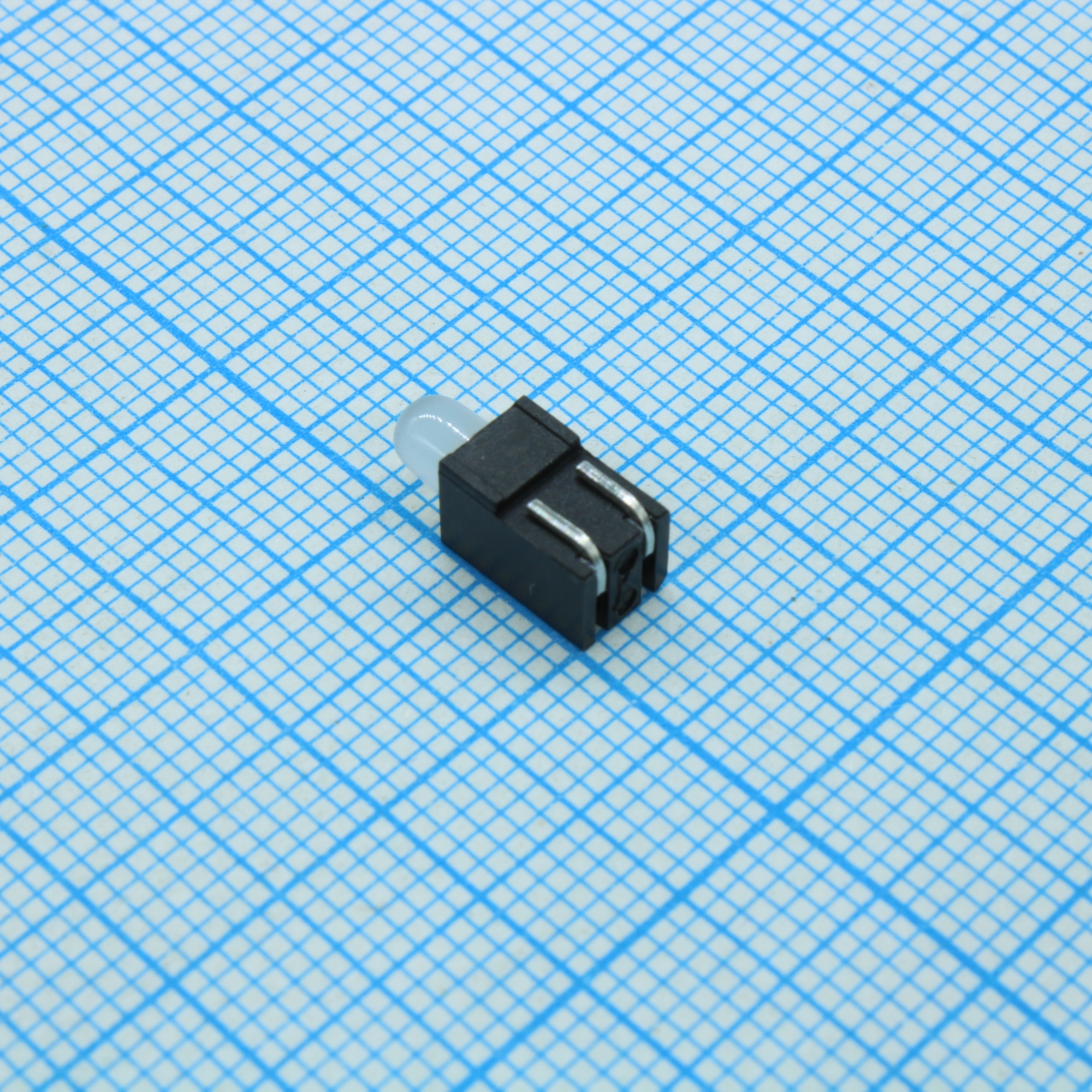 L-1387QMP/1EGW/TG - Светодиод 3,4мм с держателем/красный/625нм/8-30мкд/ - зеленый/568нм/10-20мкд/белый матовый/70°