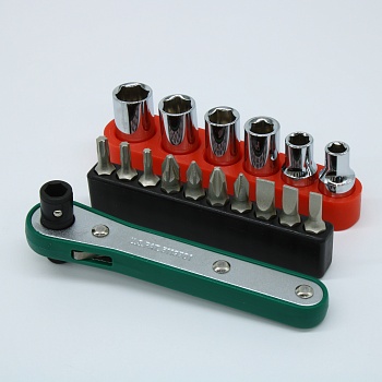 1PK-202A - Набор отвертка с 10 битами и 7 торцевыми головками