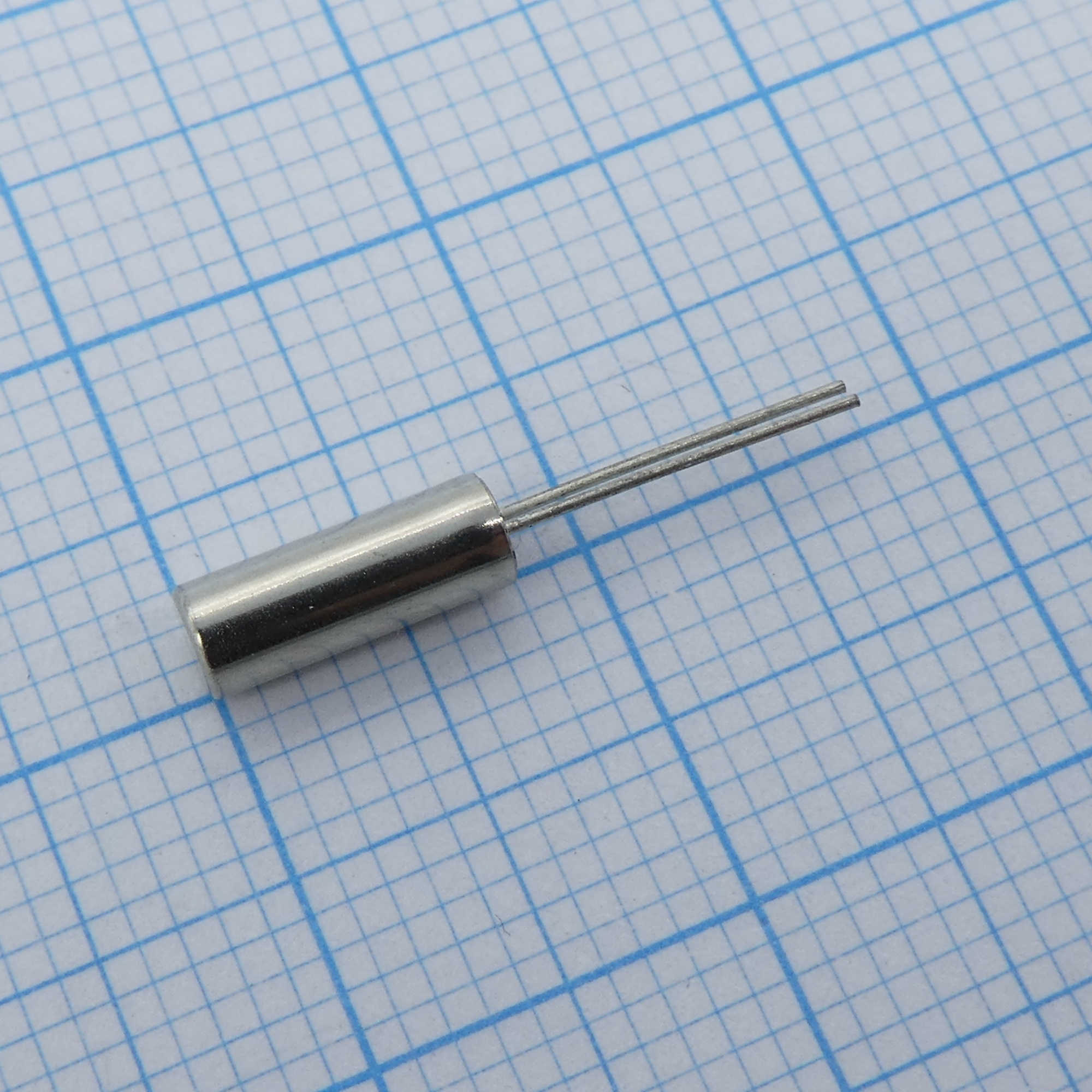 12.80104 - Резонатор кварцевый 32.768кГц 20ppm, Cшунт = 1.3пФ, Cнагр = 6пФ