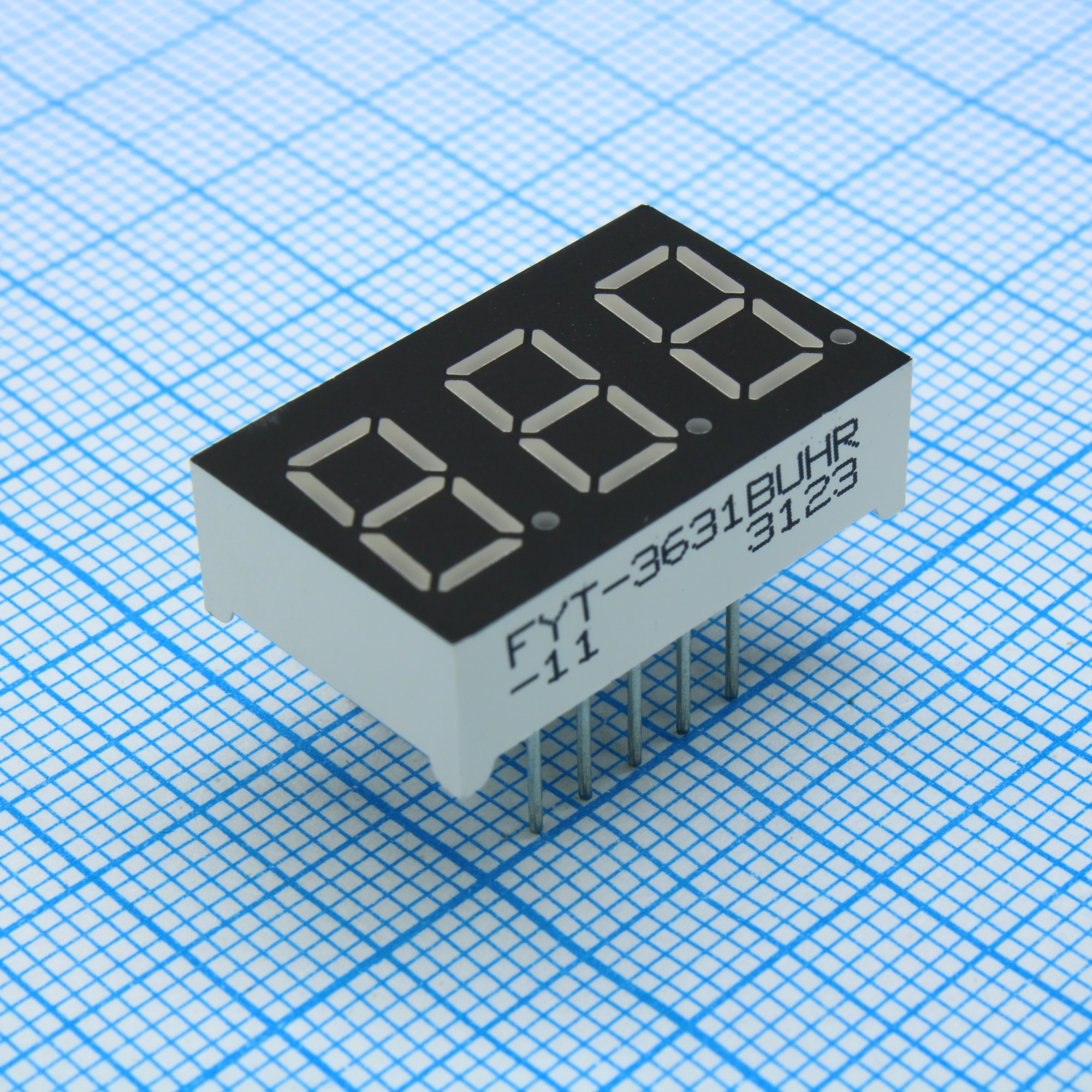 FYT-3631BUHR-11 - 3-х разрядный индикатор 9,2мм/красный/640нм/30-60мкд/ОА