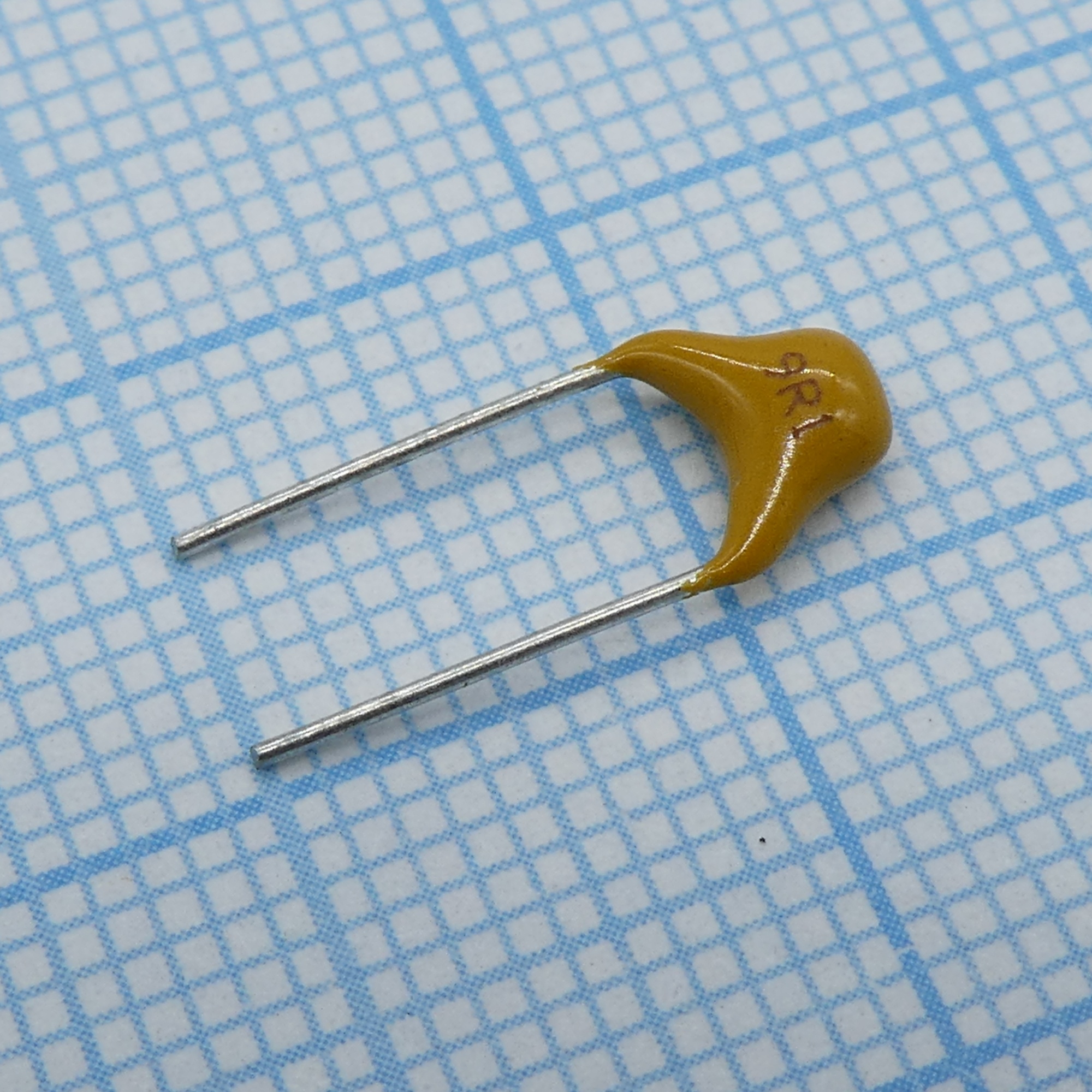 TS170R1H9R1C8BNB0R - Конденсатор керамический многослойный 9.1пФ 50В NPO ±0.25пФ радиальный 5.08мм 125°C россыпь