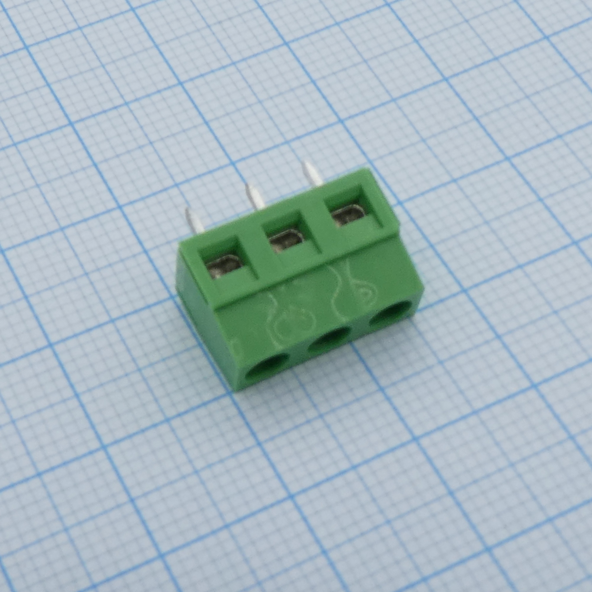 DG127-5.08-03P-14-00A(H) - Винтовой клеммный блок c рельефной обоймой, 3 контакта. Серия DG127-5.08