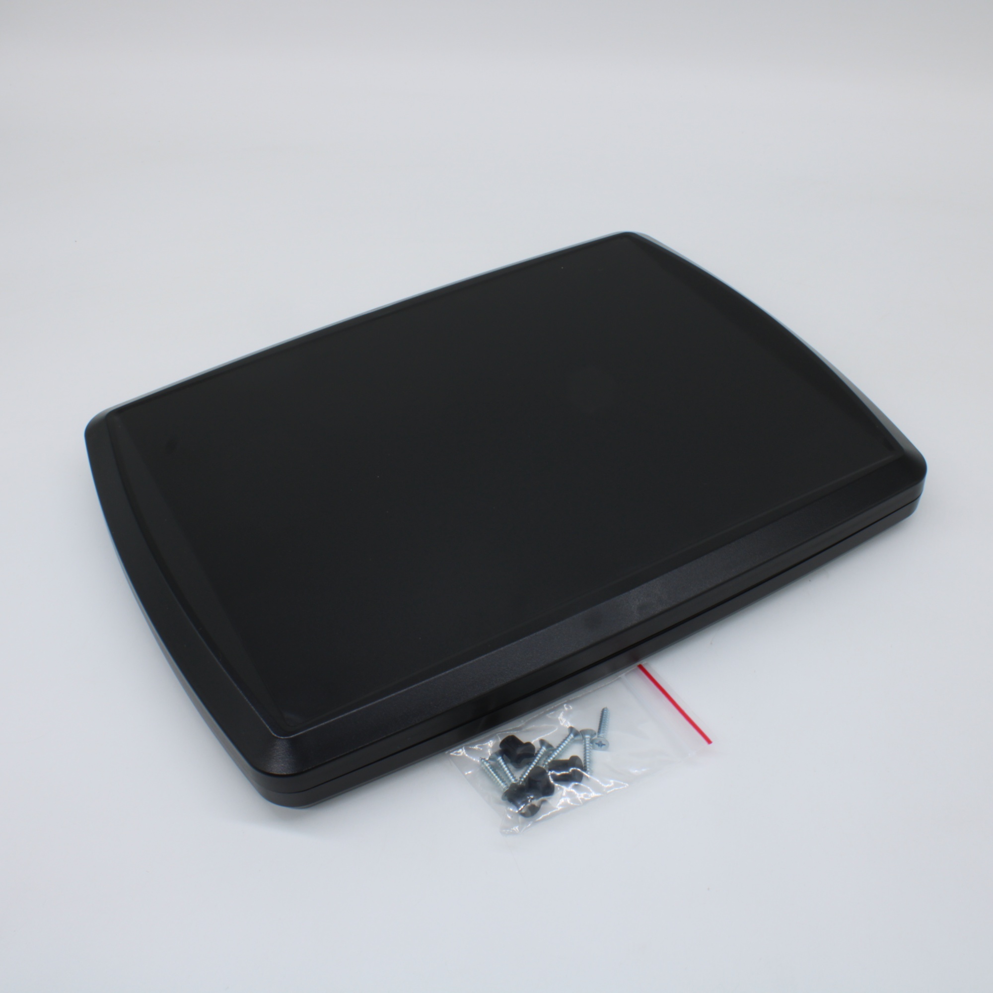 PL2984BK - Тонкий приборный корпус черного цвета из высокопрочного  пластика