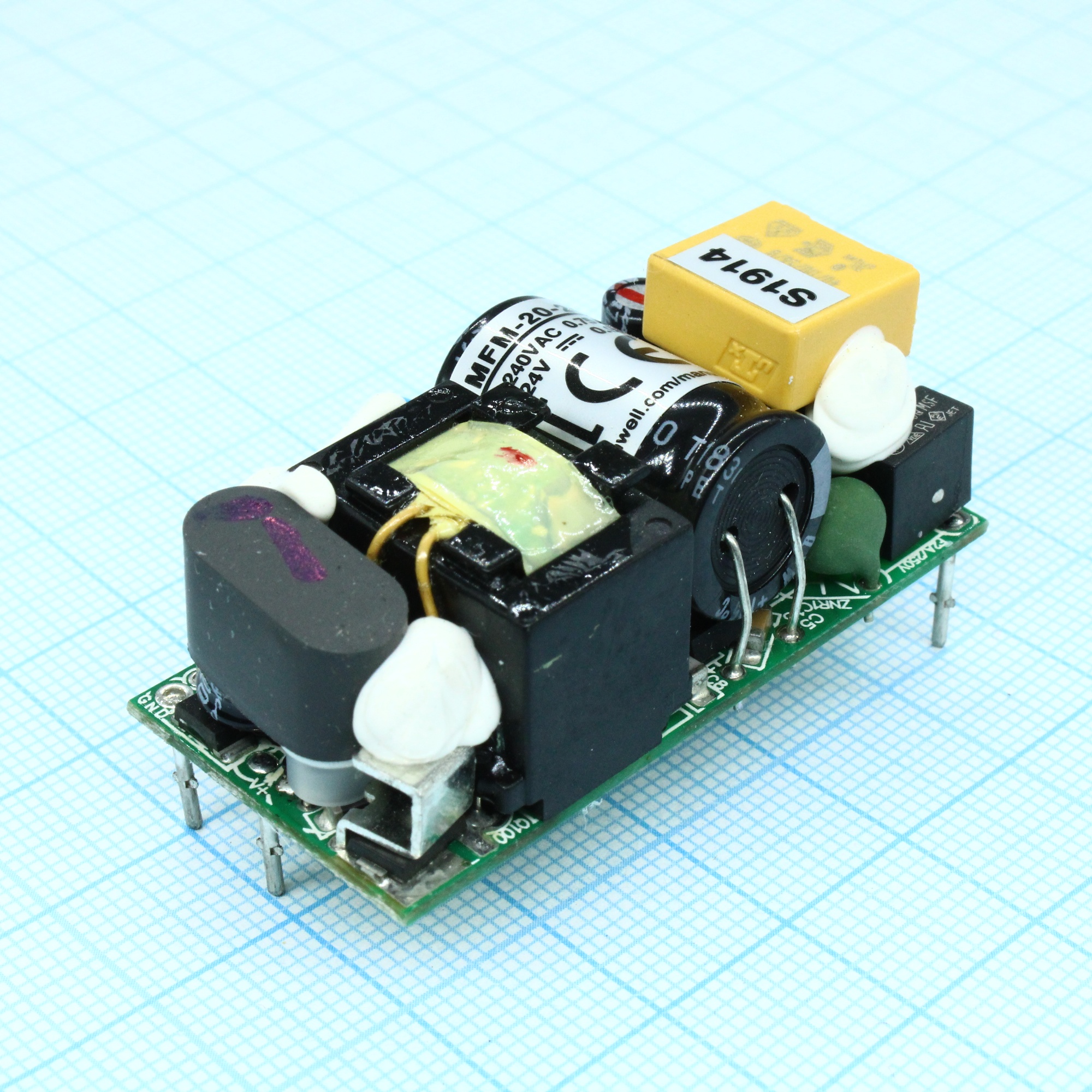 MFM-20-24 - AC-DC med, 21.6Вт, вход 80...264В AC 47...440 Гц, выход 24В/0.9А, изоляция 4000В AC, на плате 49х23.8х23мм, -35...+85°C