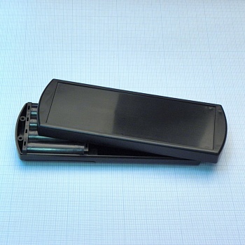 G1390B - Прочный пластиковый корпус для пульта управления с отсеком для батареек, черный