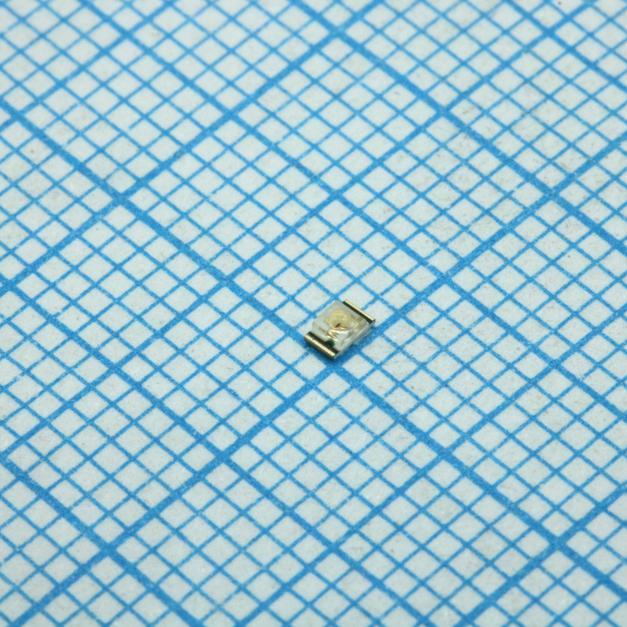 APTD2012LSURCK - Чип светодиод SMD красный сверхяркий 2,0x1,25мм 40° прозрачный 150/60 мКд 1,5/2,1В