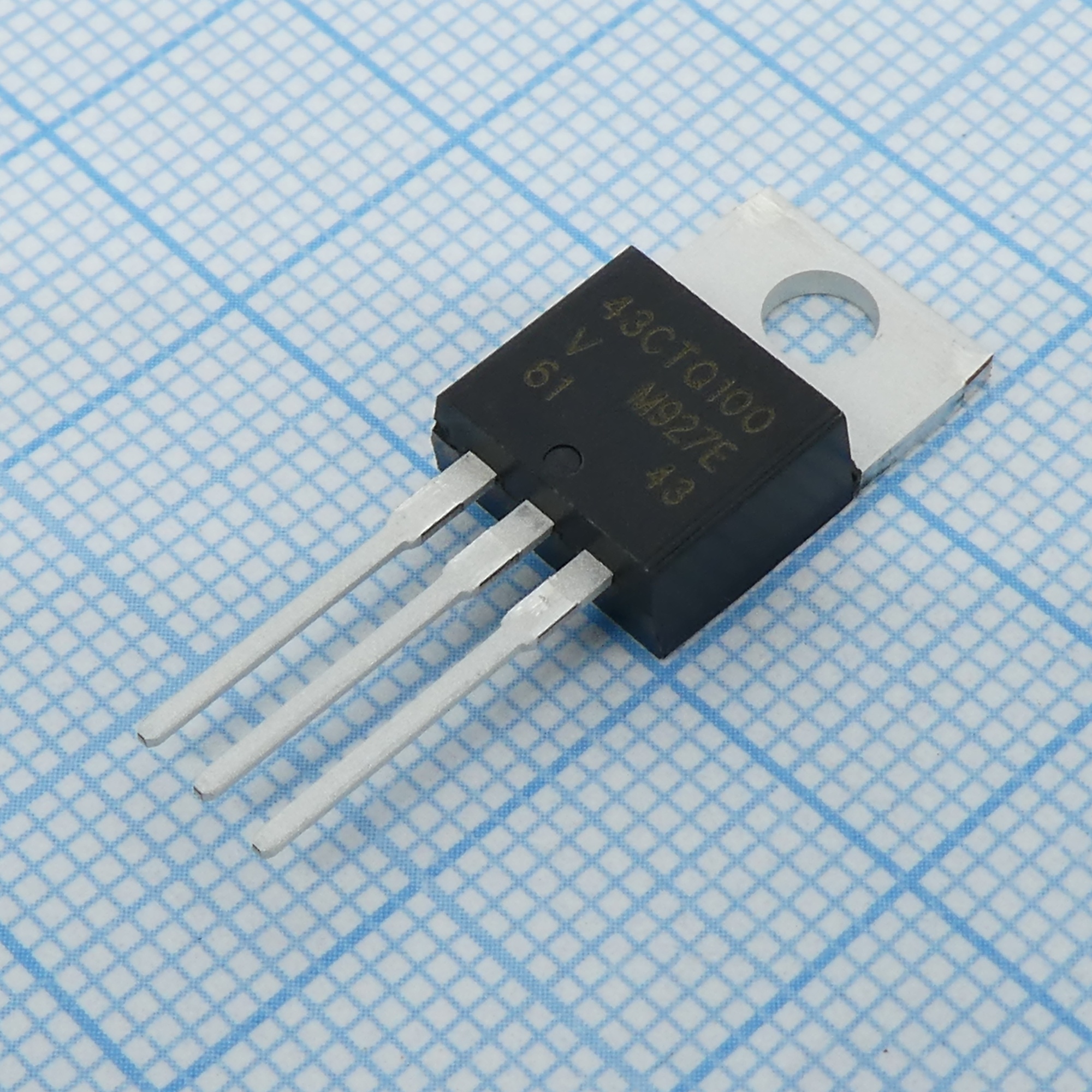 VS-43CTQ100-M3 - Диод Шоттки х2 100V 2х20А 0.67V общ. катод