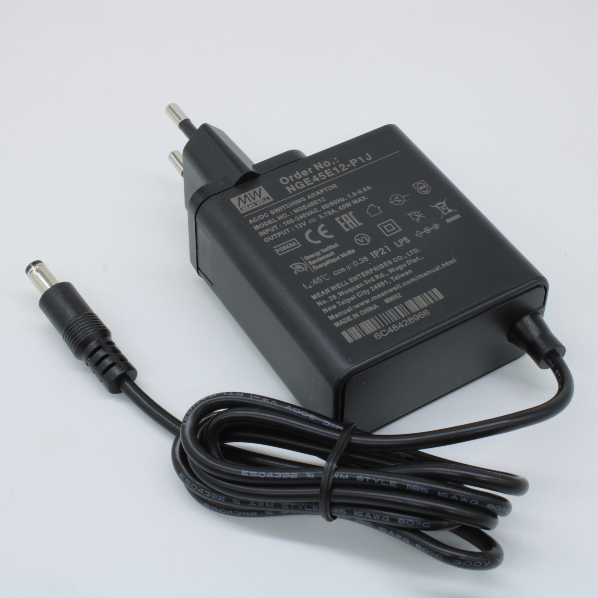 NGE45E12-P1J - AC-DC, 45Вт, сетевой адаптер, выход 12В/3.75А, вход 80...264В AC, 47...63 Гц, изоляция 4000B DC, 2xMOPP, 62x30*x65мм, -30...+70C, евровилка, выходной разъем 11мм, диам. 5.5х2.1мм