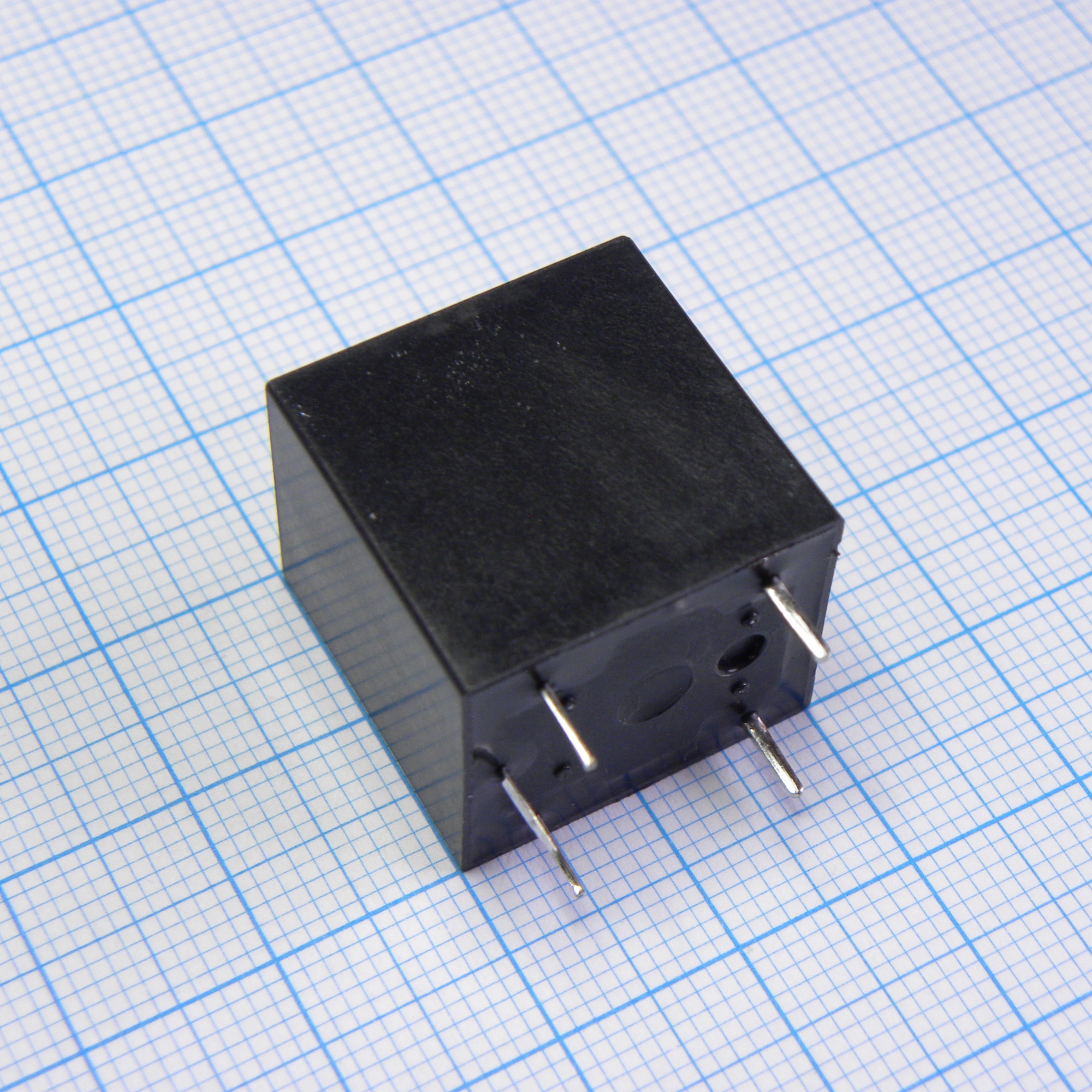 TRU-12VDC-SB-CL-R - Катушка: 12 В 0,36 Вт 400 Ом Контакты: 1 переключающий 10 А 250 В перем. Материал: AgCdO Габариты 20,3х16,8х20,2 мм