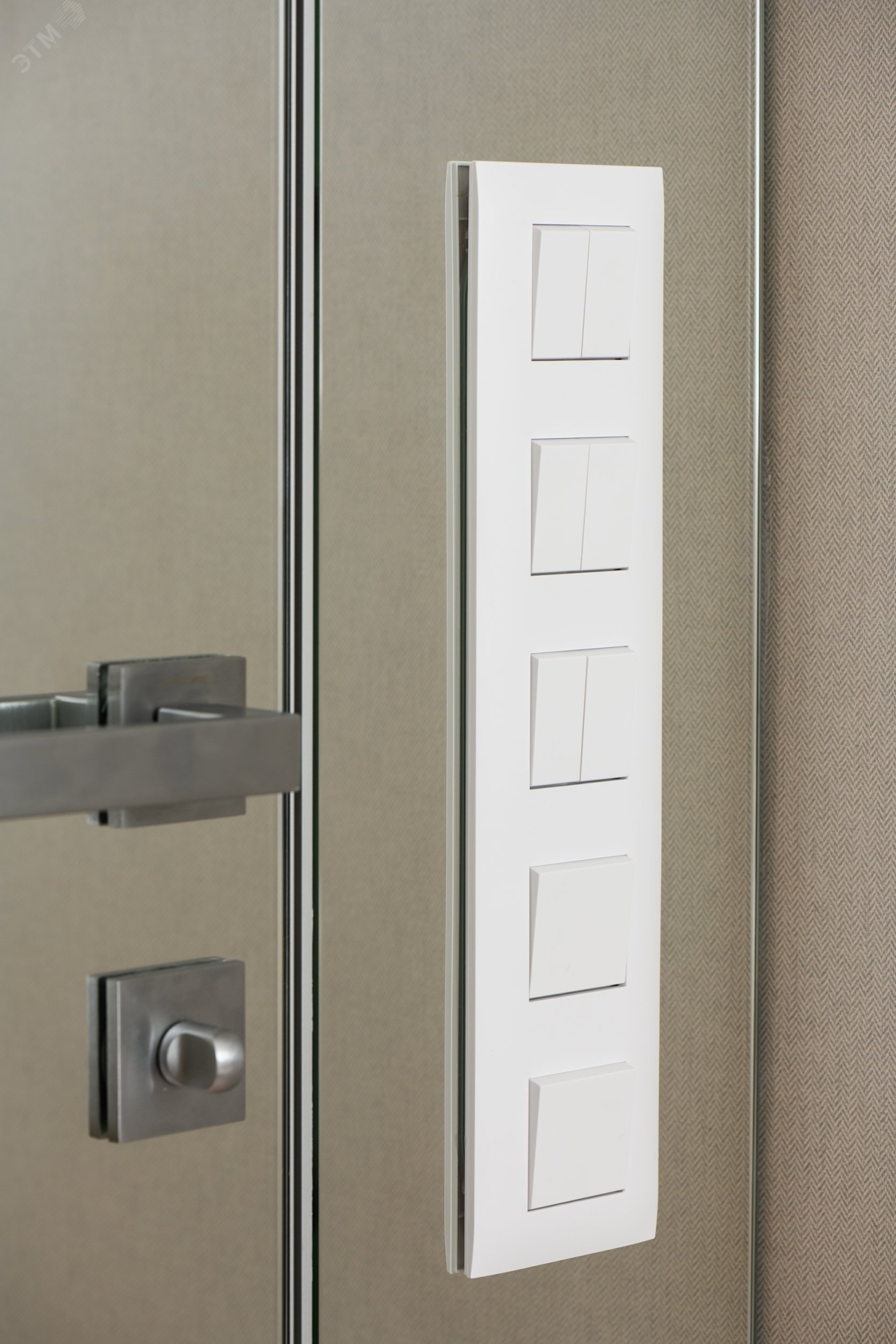 SKANDY Рамка 5-местная SK-F05W арктический белый IEK SK-M52-K01