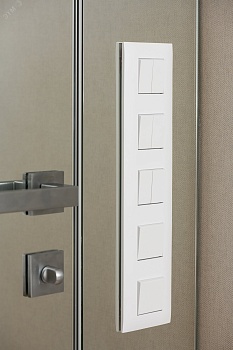 SKANDY Рамка 5-местная SK-F05W арктический белый IEK SK-M52-K01