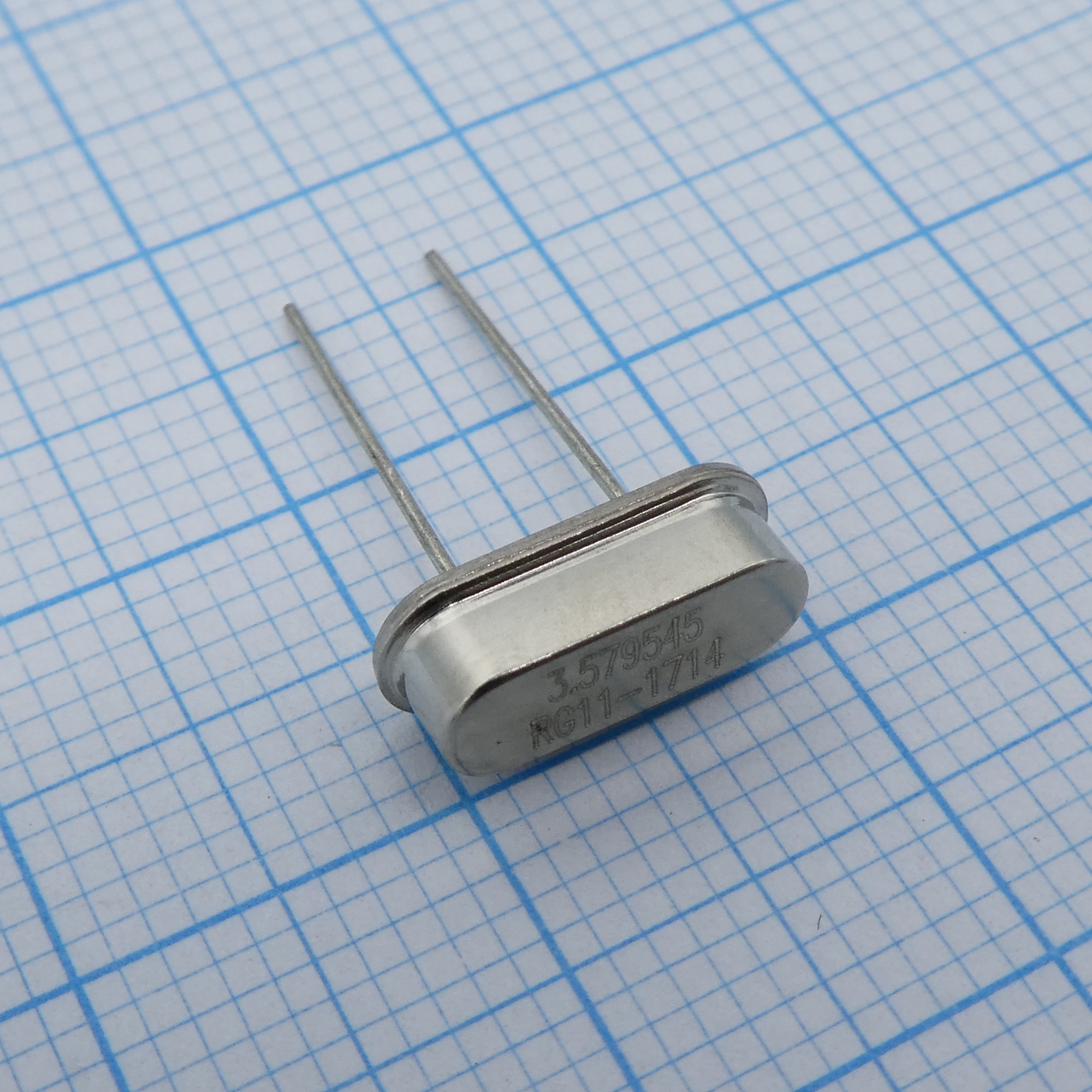 12.84100 - Резонатор кварцевый: 3.5795МГц, 30ppm, Cшунт = 7пФ, Cнагр = 16пФ