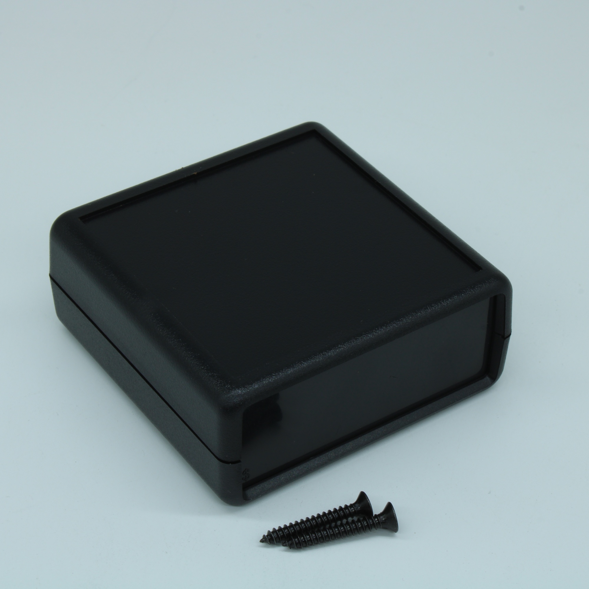 G512B-2$ - Корпус из ударопрочного пластика ABS, две панели "$", IP54, цвет черный