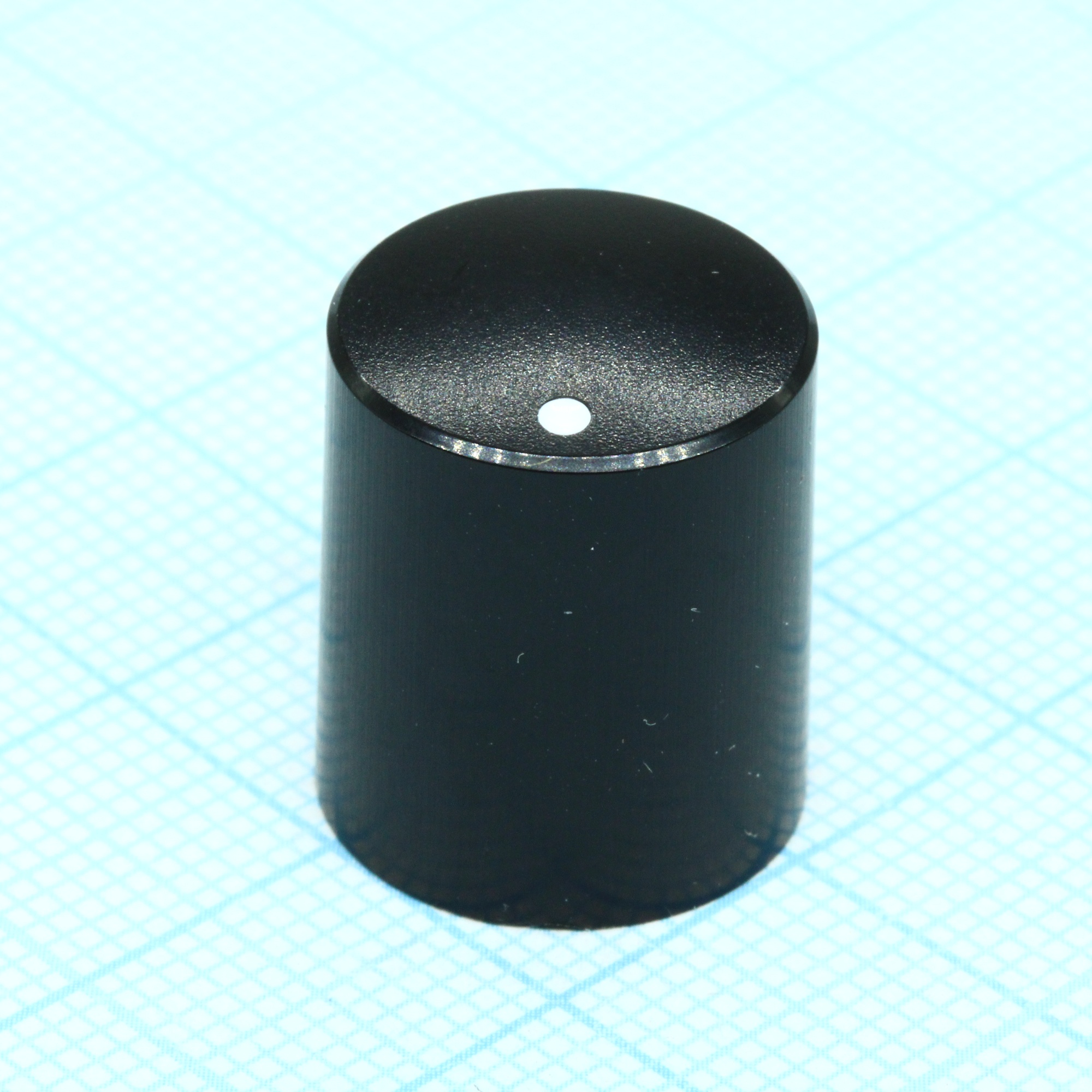 41028-1 - Ручка пластик, на вал 6мм, насечка, d=15мм, h=18мм