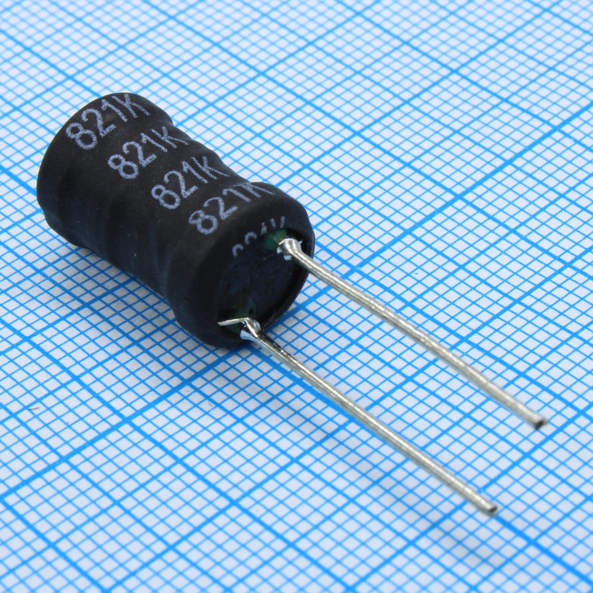 LGB-X1016-821K - Радиальная индуктивность 820uH 0.75A 0.89Ohm DCR p=6.5mm