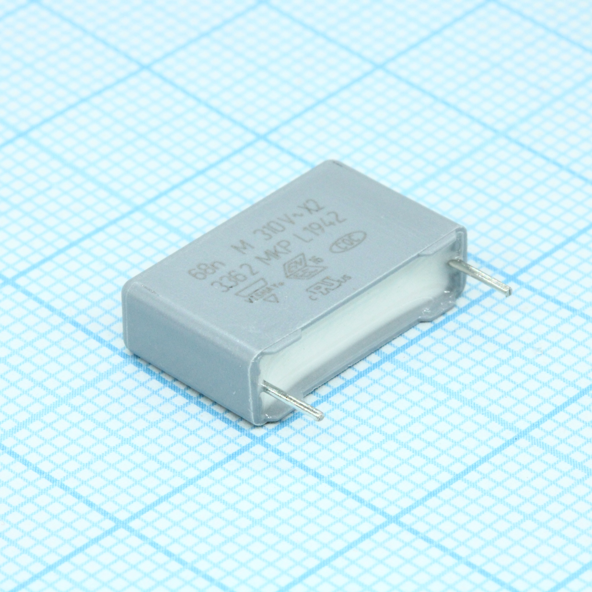 BFC233620683 - Пленочный конденсатор X2 0,068мкФ 630VDC/310VAC ±20% 17,5х5х11мм 110°C