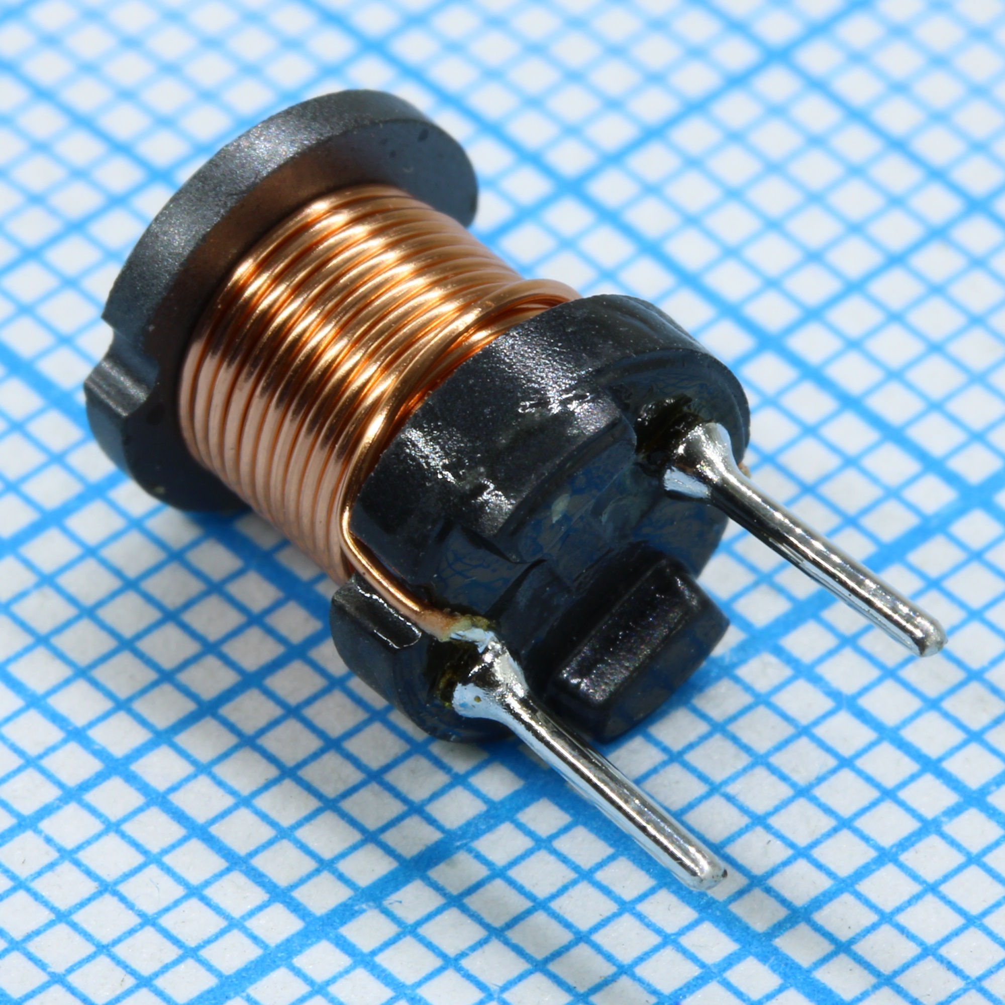 RCH895NP-820K - Силовая индуктивность 82uH ±10% 1A 0.16Om радиальная без магнитного экрана