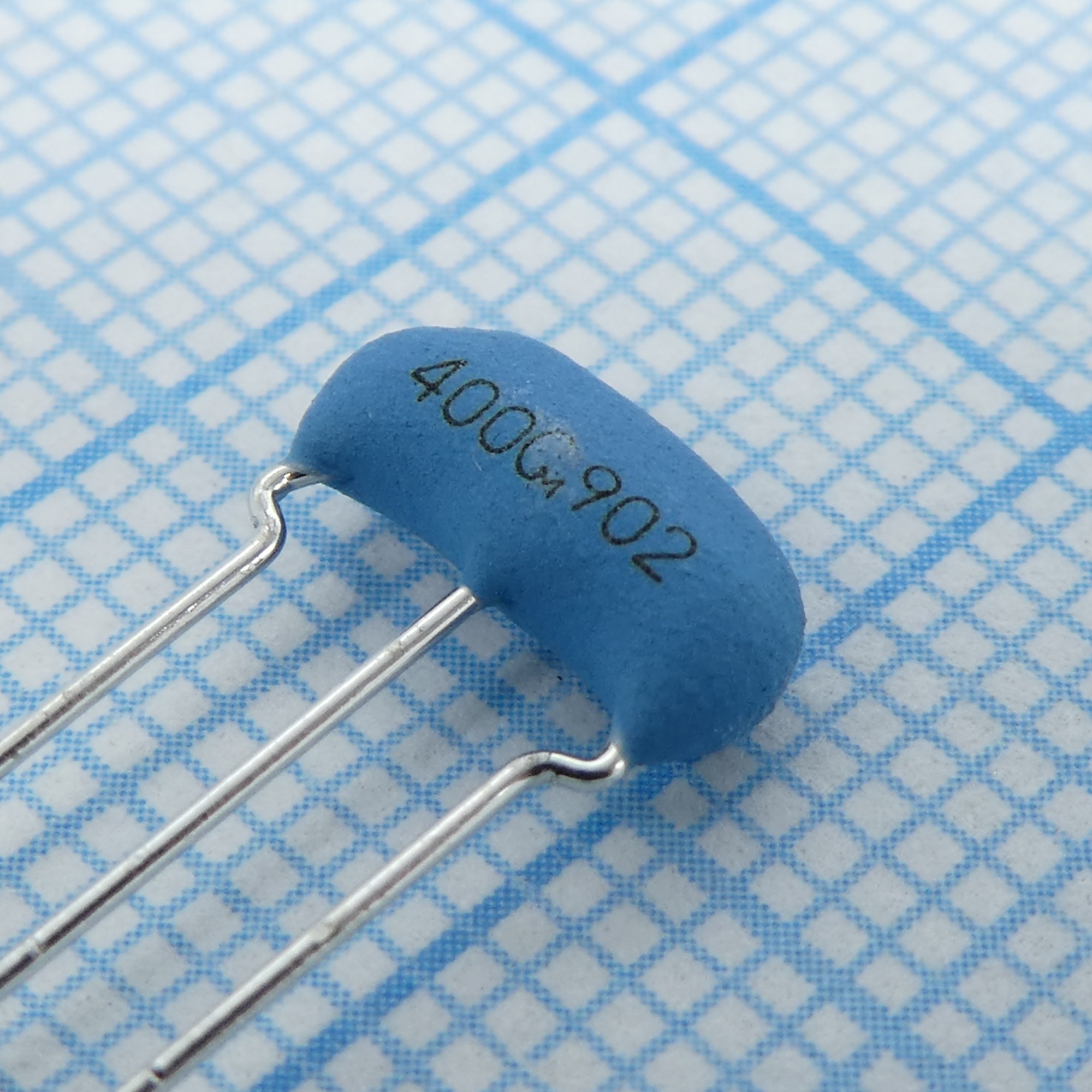 CSTLS4M00G53-A0 - Керамический резонатор 4 МГц ±0.1% 3 вывода 8х5,5х3