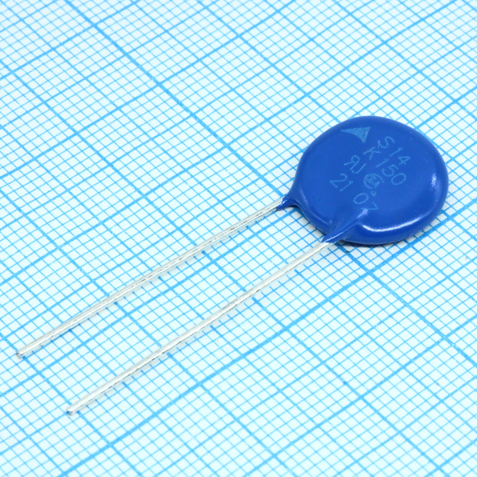 B72214S0151K101 - Варистор из оксида металла 150В переменного тока/200В постоянного тока 4500A 240В предел монтаж в отверстие радиальный автомобильного применения россыпь