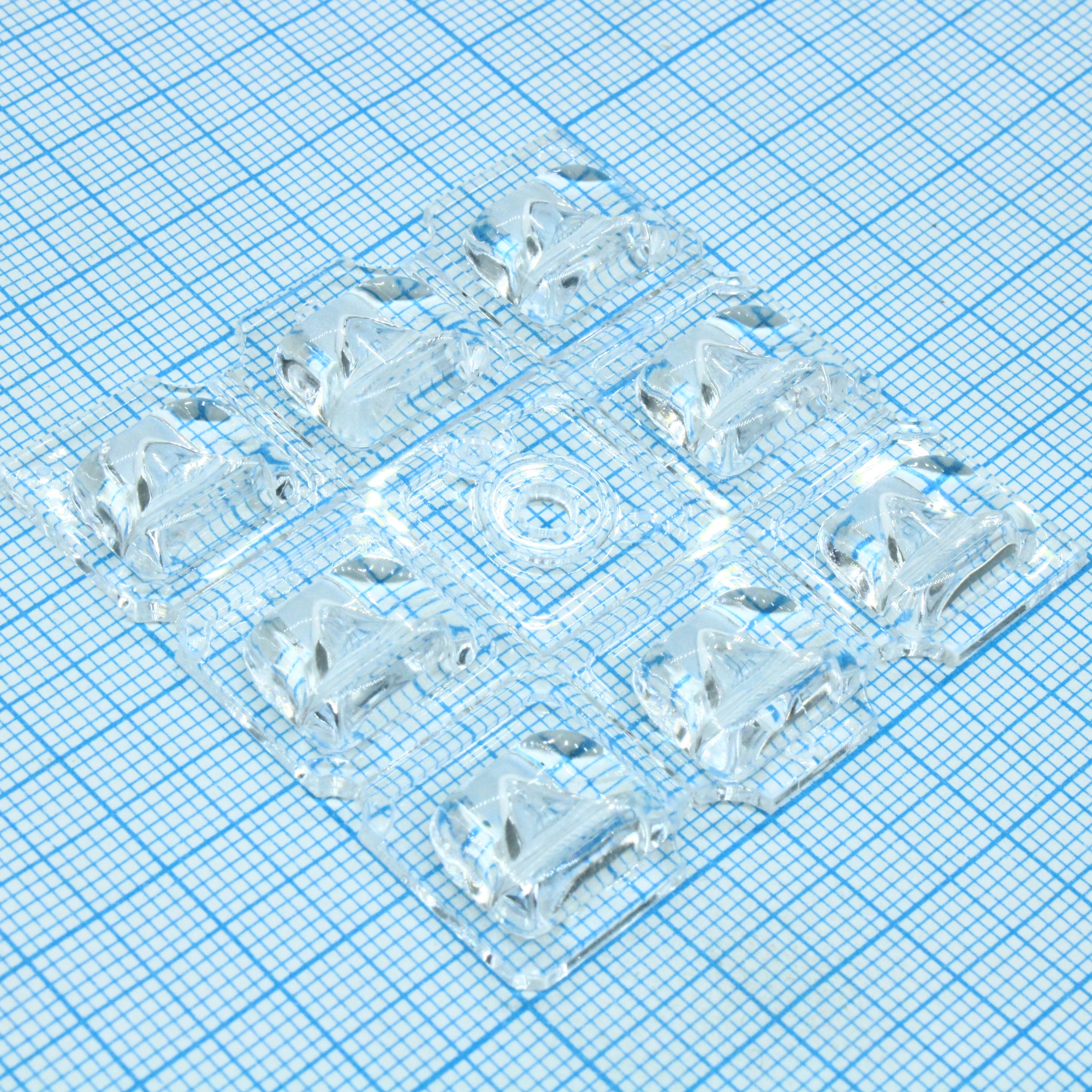 C15035_STRADELLA-8-T3 - Групповая квадратная линза 50х50мм для 8 LED размером до 5050