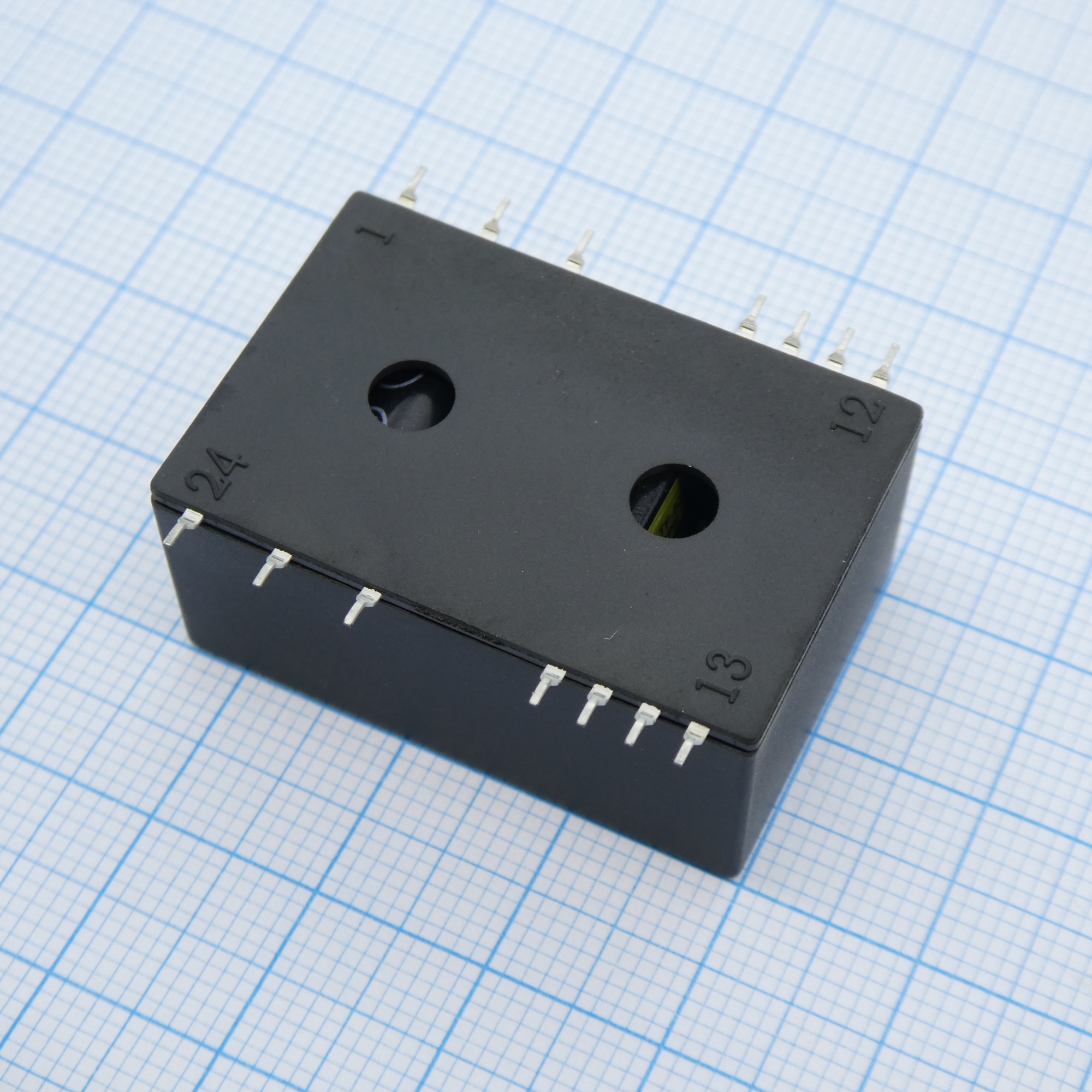 IRM-02-5S - AC-DC, 2Вт, вход 85…305В AC 47…63 Гц, 120...370B DC, выход 5В/400мА, изоляция 3000В AC, в корпусе на плату 33.7х22.2х15мм, -30...+85°C, SMD