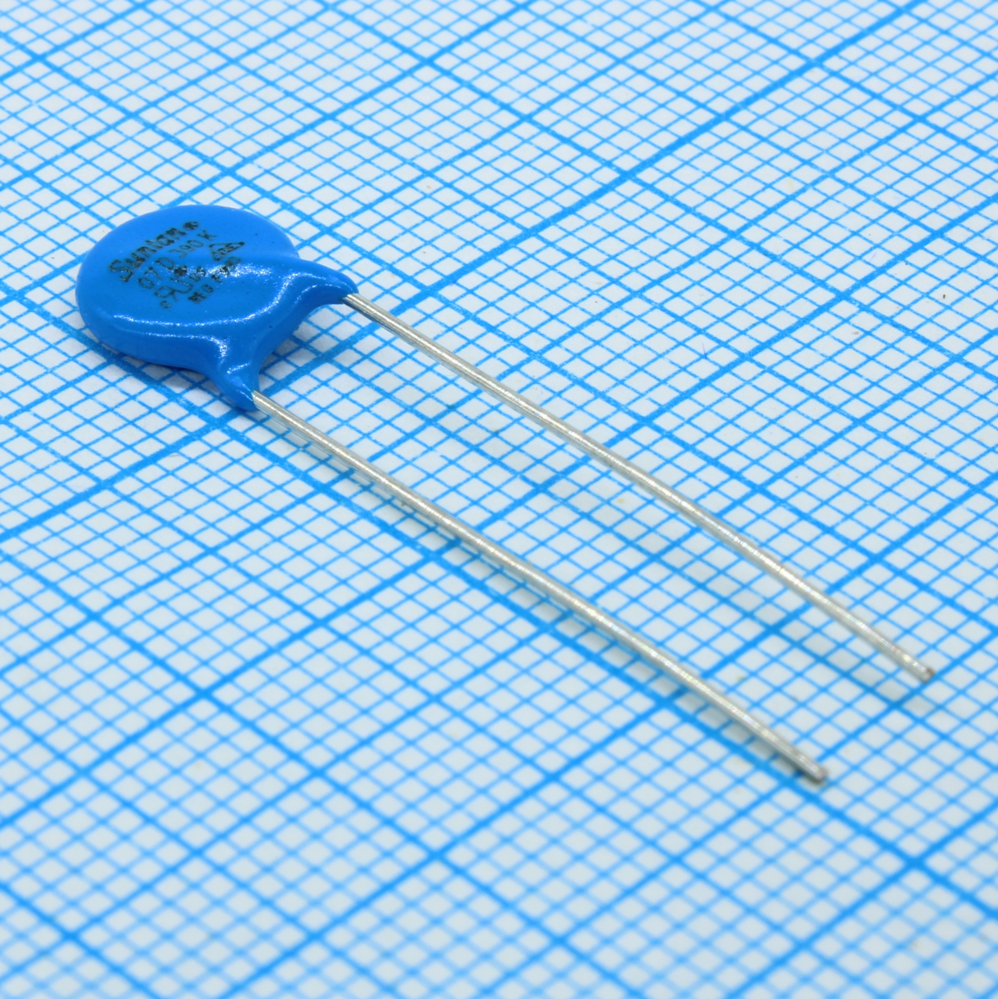 TSV07D390K - Варистор 25Vac/31Vdc, 500A, 39V(1mA), прямые радиальные выводы, шаг 7.5мм, россыпь