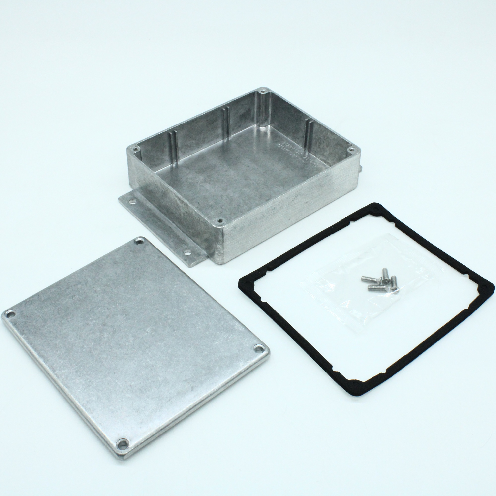 BS23MF - Герметичный алюминиевый корпус с фланцами с прокладкой, IP66, некрашеный