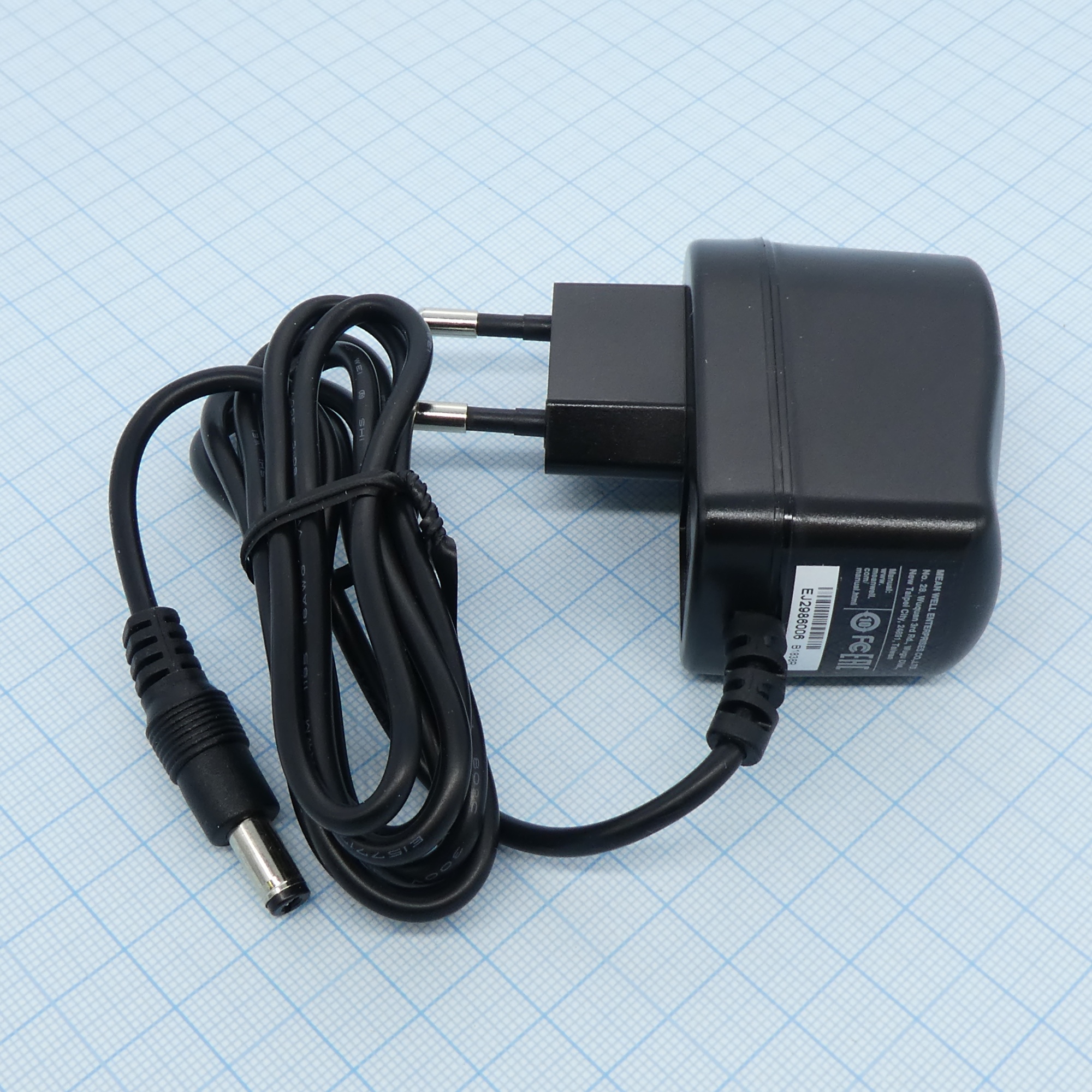 GS06E-11P1J - AC-DC, 6Вт, сетевой адаптер, выход 7.5B/0.8A, вход 90...264B AC 47...63 Гц, 135...370B DC, изоляция 3000B AC, 32x66x42.5мм, 0...+50°С, евровилка