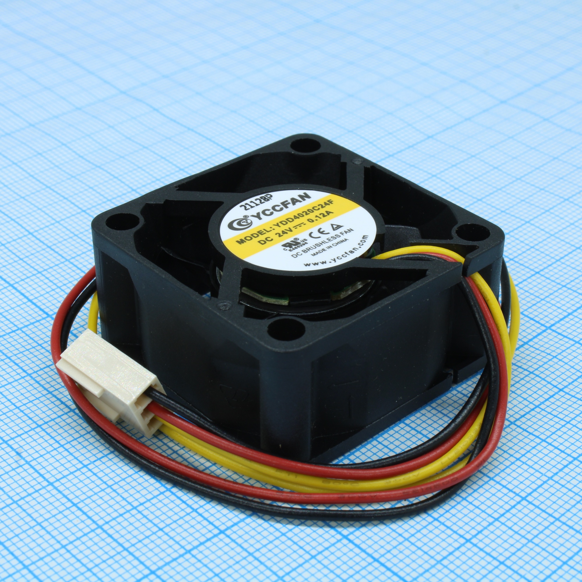 YDD4020C24F - Вентилятор 24В 40х40x20 C, 2.4Вт,  9500 об/мин, 20м3/час, 34.2дБ, подшипник скольжения CycleSeal, сигнальный вывод FG, тип вывода-провод с коннектором