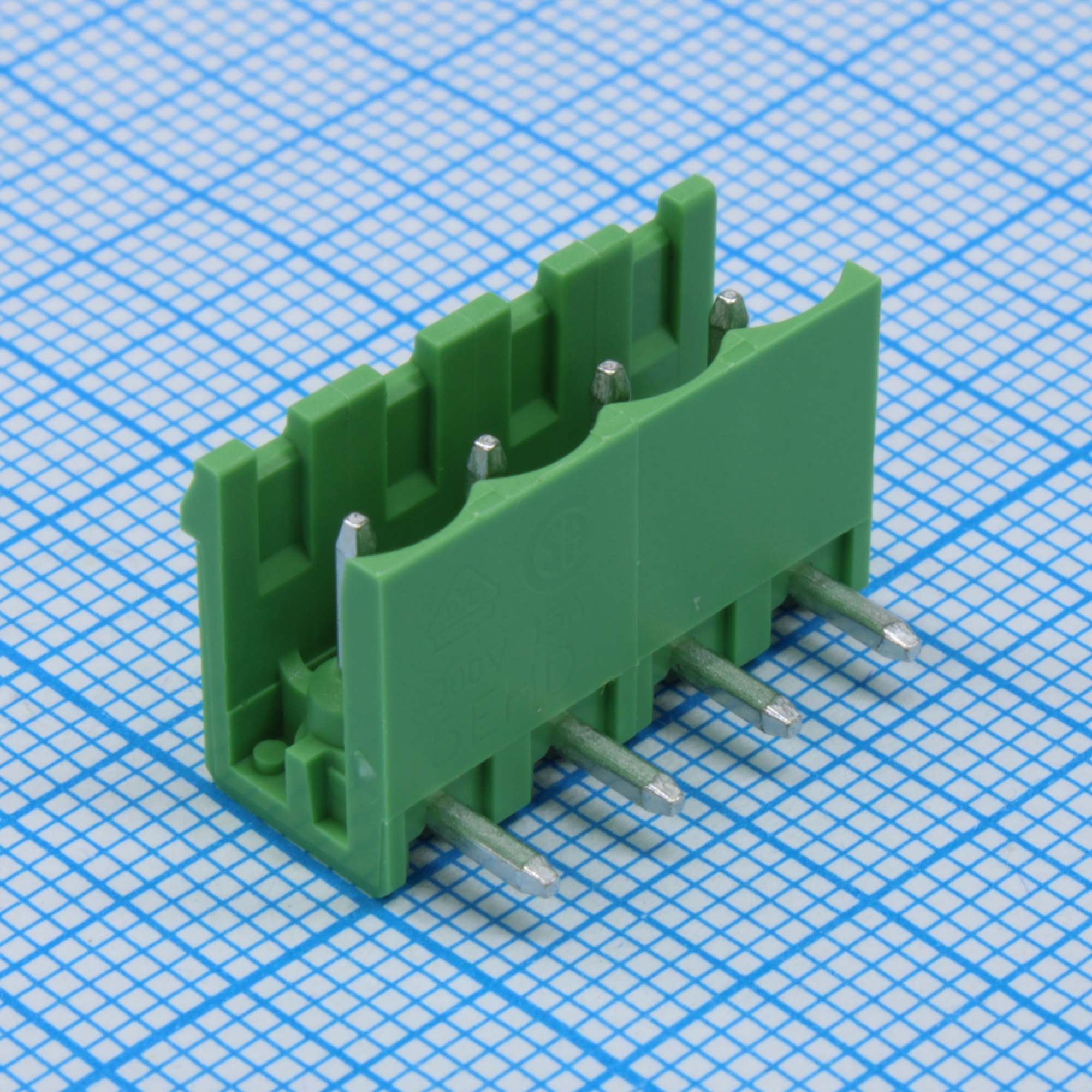 5EHDR-04P - Клеммник 4 конт. "вилка" шаг 5.00 мм открытый, прямой угол на плату, до 300В/15А, зеленый изол.