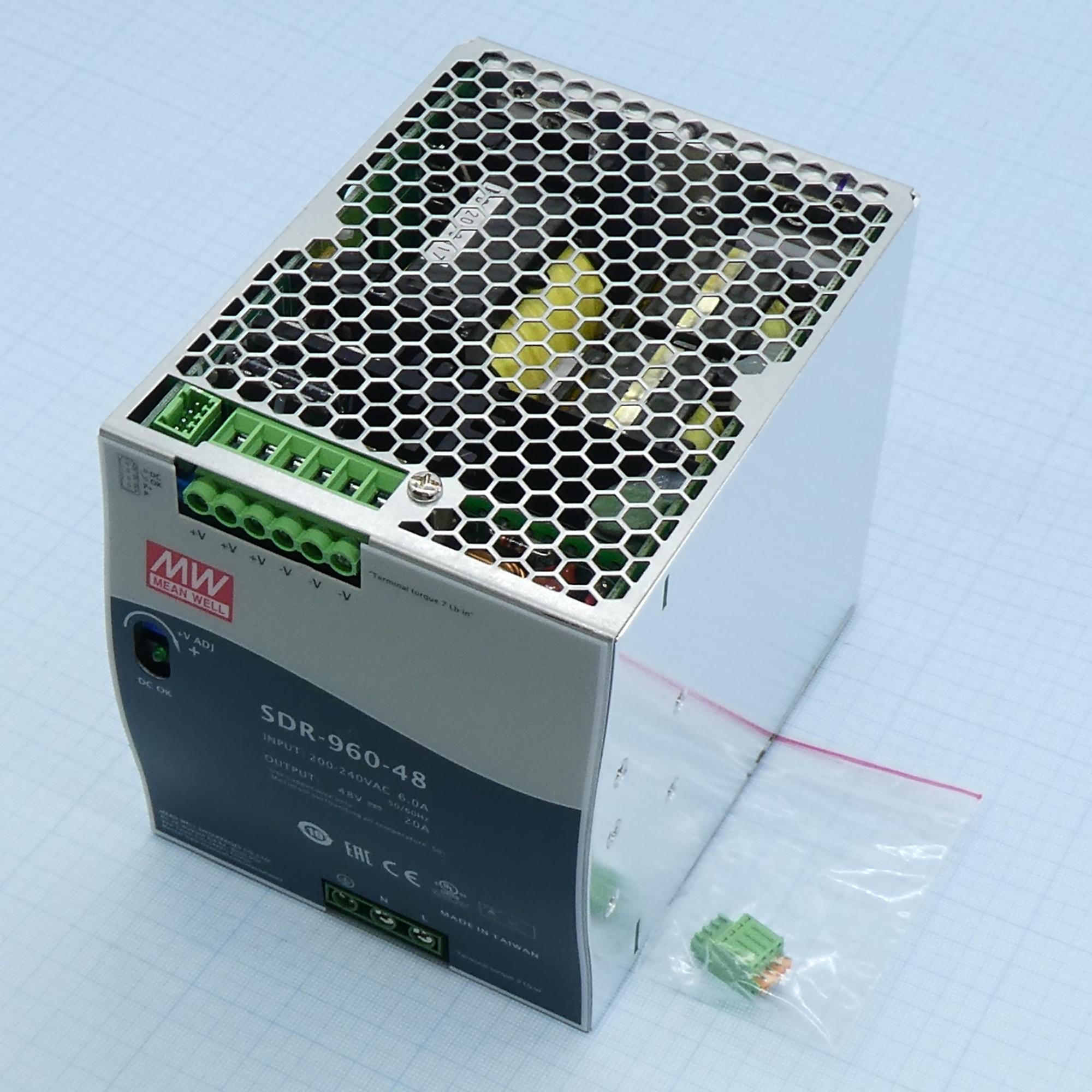 SDR-960-48 - Преобразователь AC-DC на DIN-рейку  960Вт, ККМ, выход 48В/20A, рег. вых 48…55В, вход 180…264В AC, 47…63Гц/254...370В DC, изоляция 3000В AC, в кожухе  110х125.2х150мм, -30…+70°С