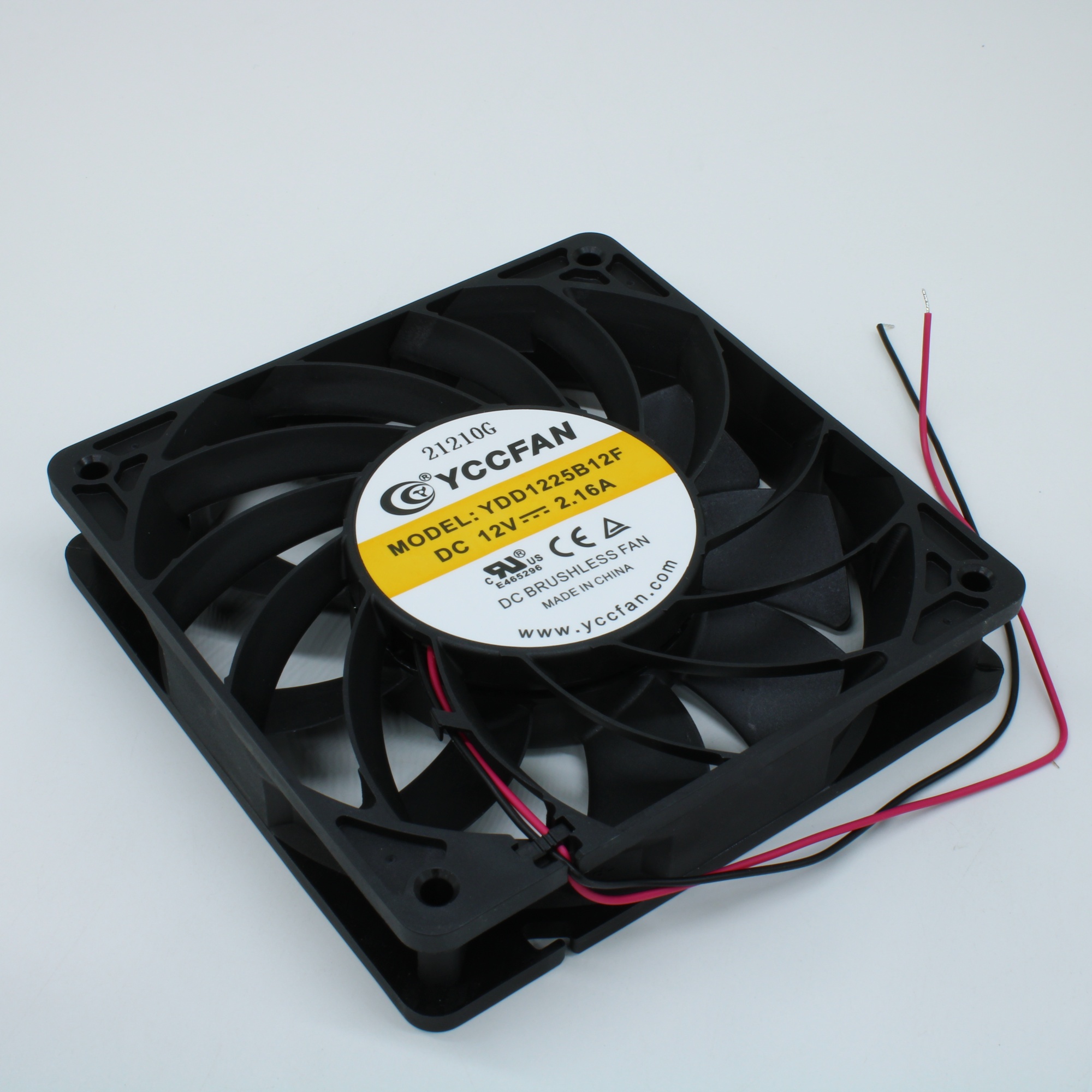 YDD1225B12F - Вентилятор 12В 120х120x25 B, 20.88W, 5300 об/мин, 286.4м3/час, 57.8дБ, подшипник качения, тип вывода - провод