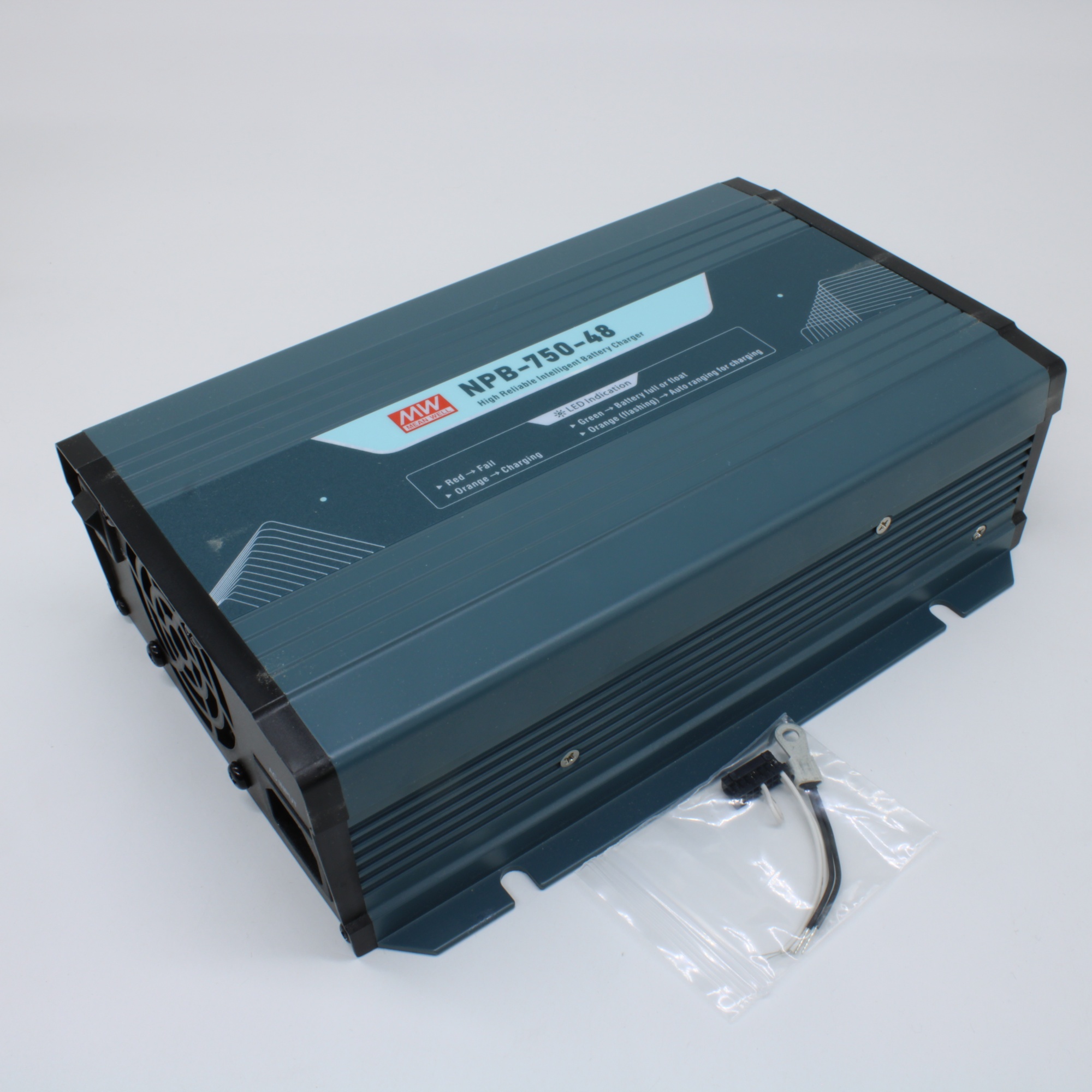 NPB-750-48 - AC/DC зарядное устройство, 57.6V/11.3A, вход 90…264VA C, 47…63Гц /127…370В DC, изоляция 3000В AC, PFC, CAN, программируемый, для свинцовых (обслуживаемых, гелевых, AGM) и Li-ion (Fe, Mn), 4 стадии заряда, 230*158*67мм, -30…+70°С