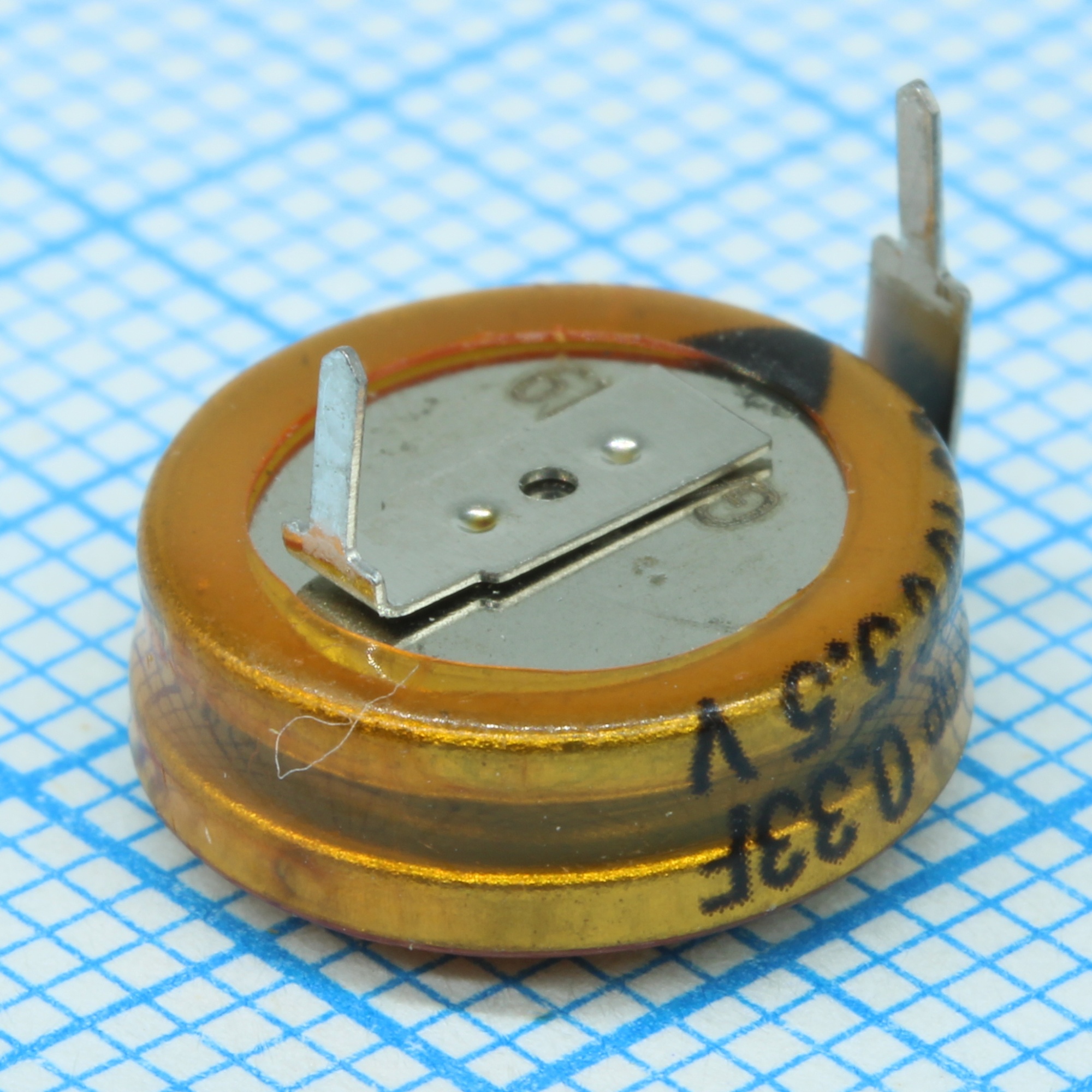 DCS5R5334HF - Ионистор стандартный мини 5,5V, 0,33F, -25...+70°C, 1000h, 10,5x5,5mm, горизонтального исполнения