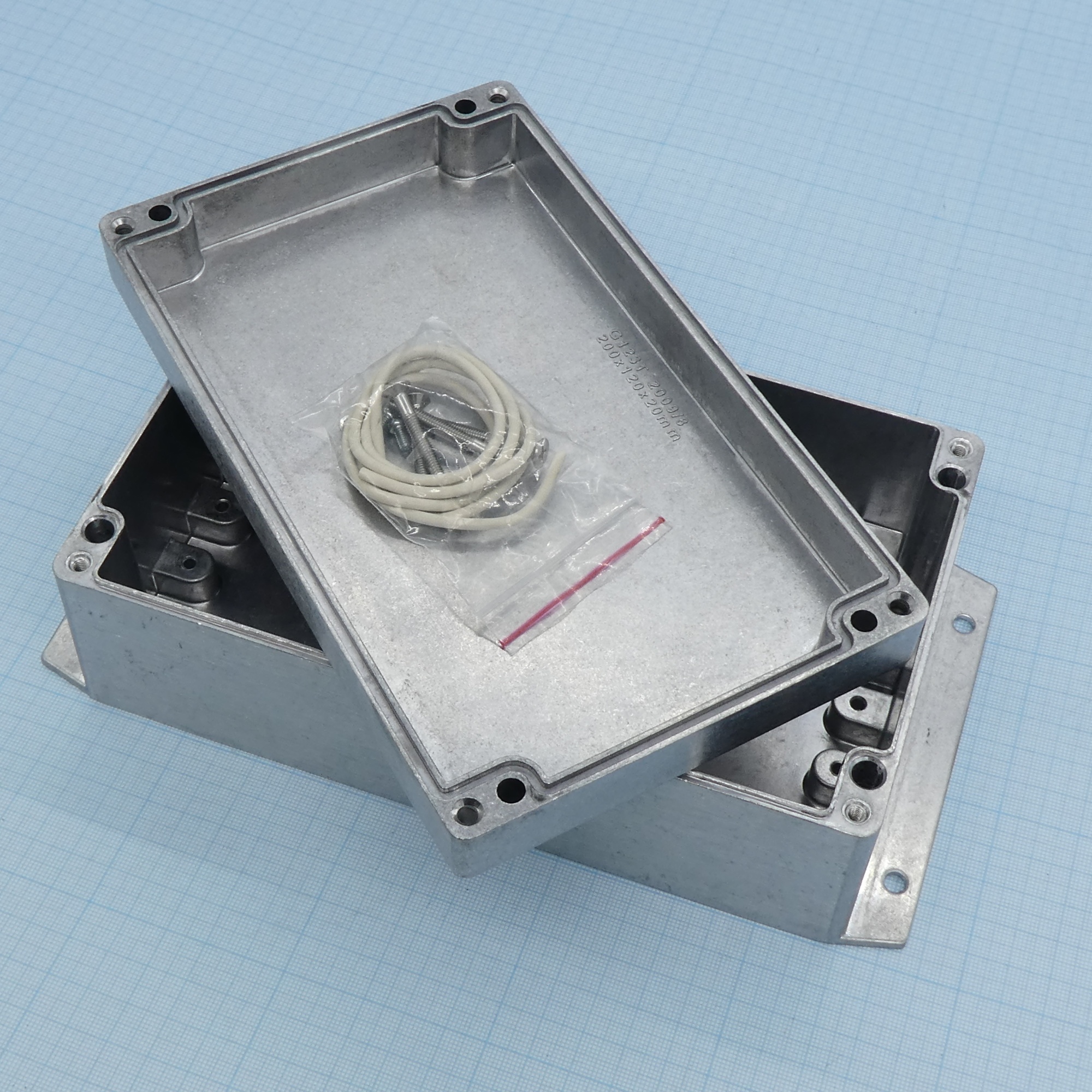 G123MF - Герметичный алюминиевый корпус с фланцами, IP65, некрашеный