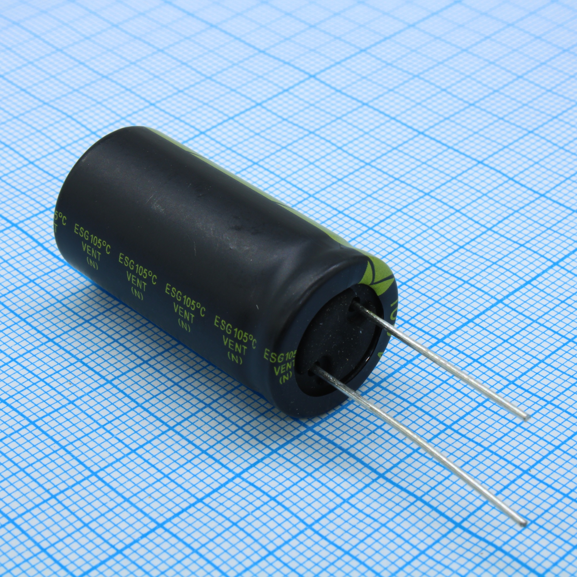 ESG331M2CB - Конденсатор алюминиевый  электролитический 330мкФ 160В ±20% (18 X 36мм) радиальные выводы 7.5мм 5000час 105°С россыпь