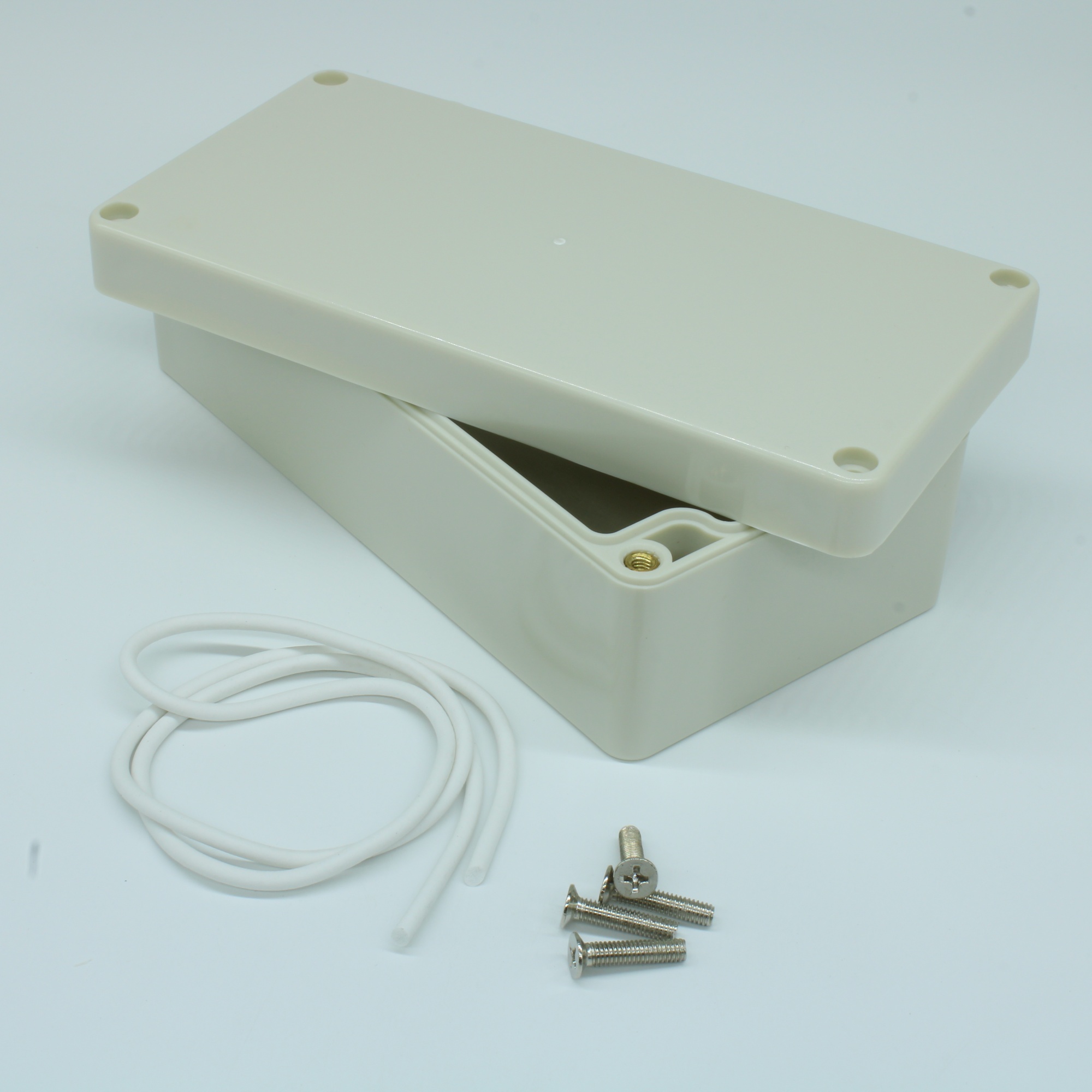 11-84 - Влагонепроницаемый пластиковый корпус для РЭА