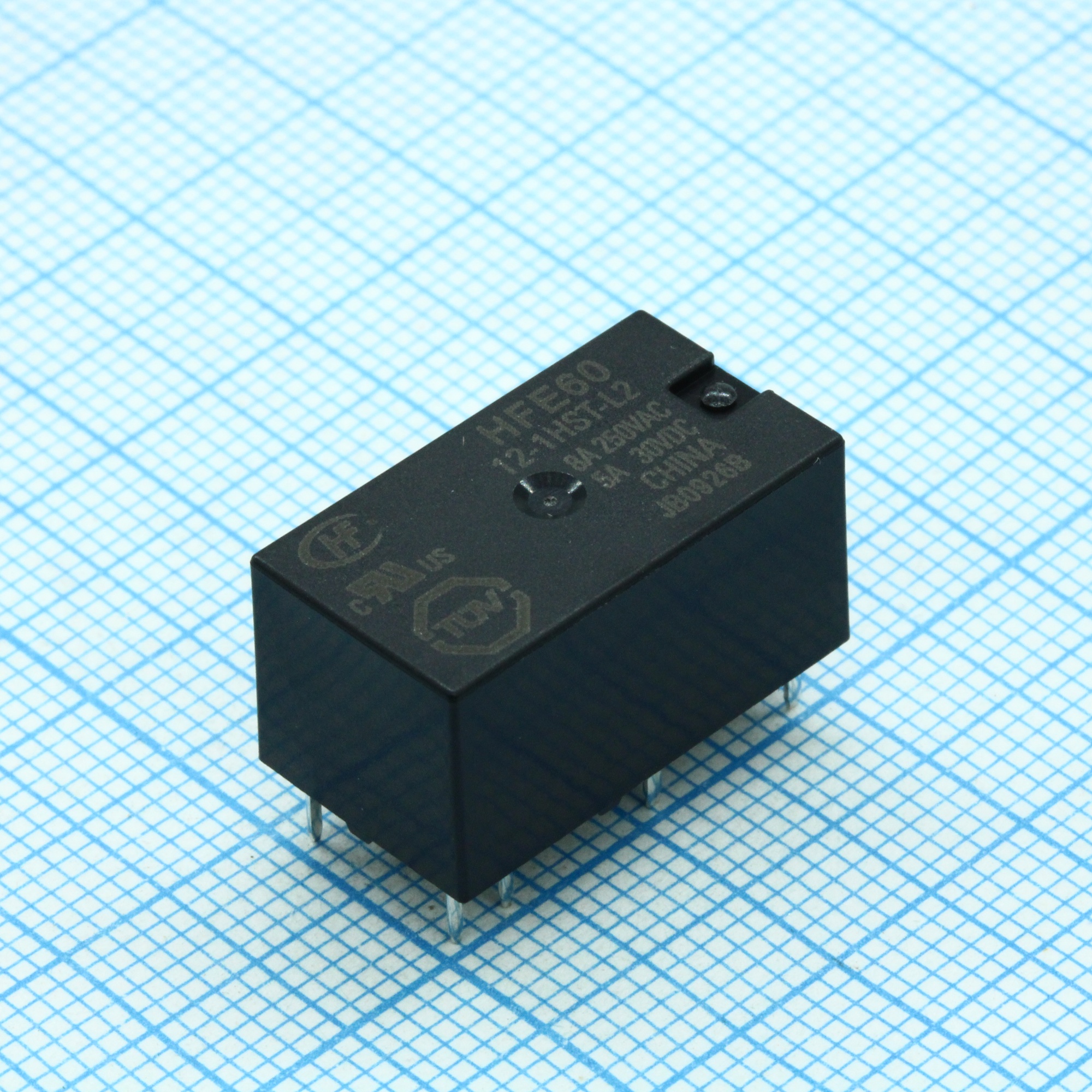 HFE60/12-1HST-L2 - Силовое реле;один контакт на замыкание 8А сдвоенная катушка 12В