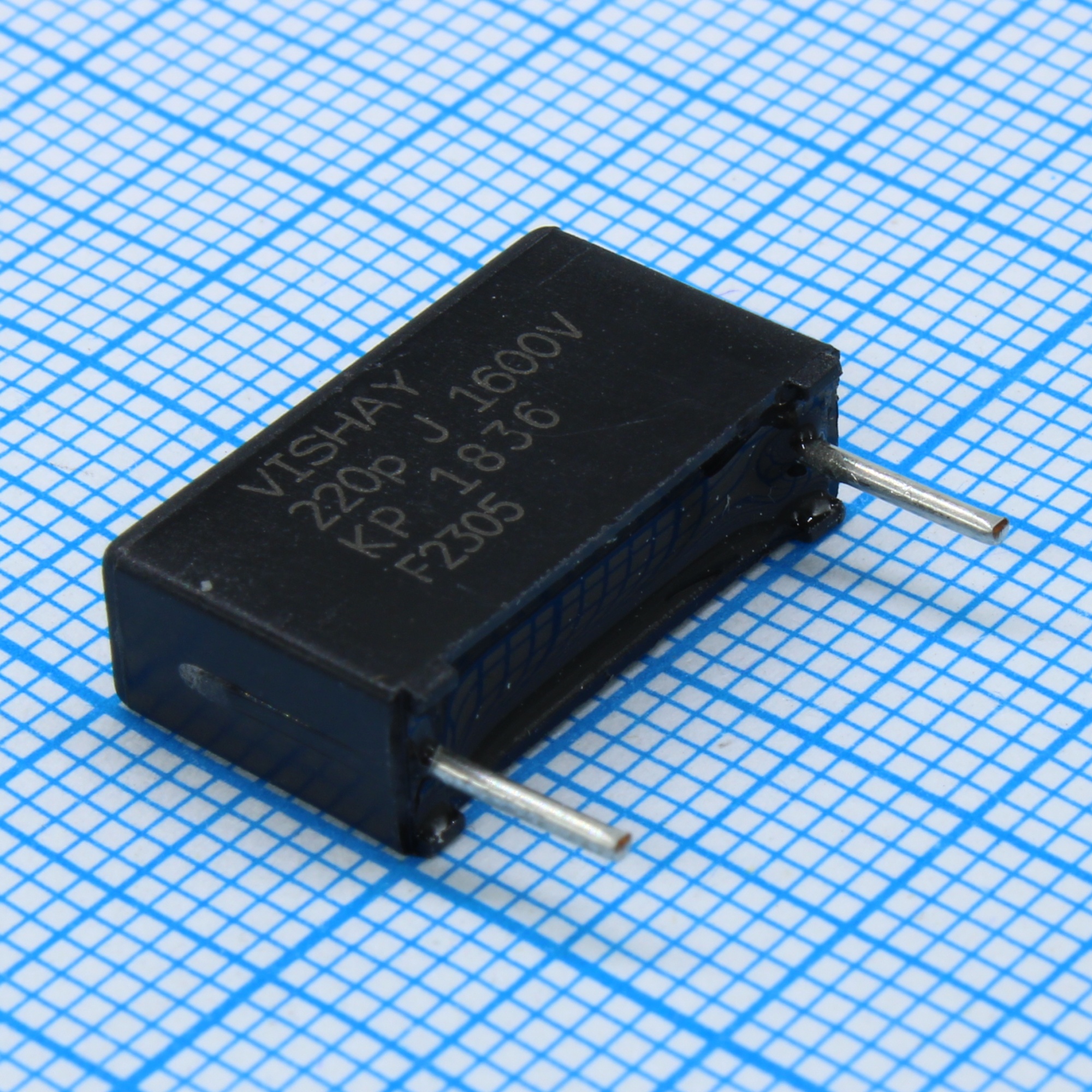 KP1836122134 - Конденсатор металлоплёночный полипропиленовый 220пФ ±5% 1600В радиальный 100°С россыпь