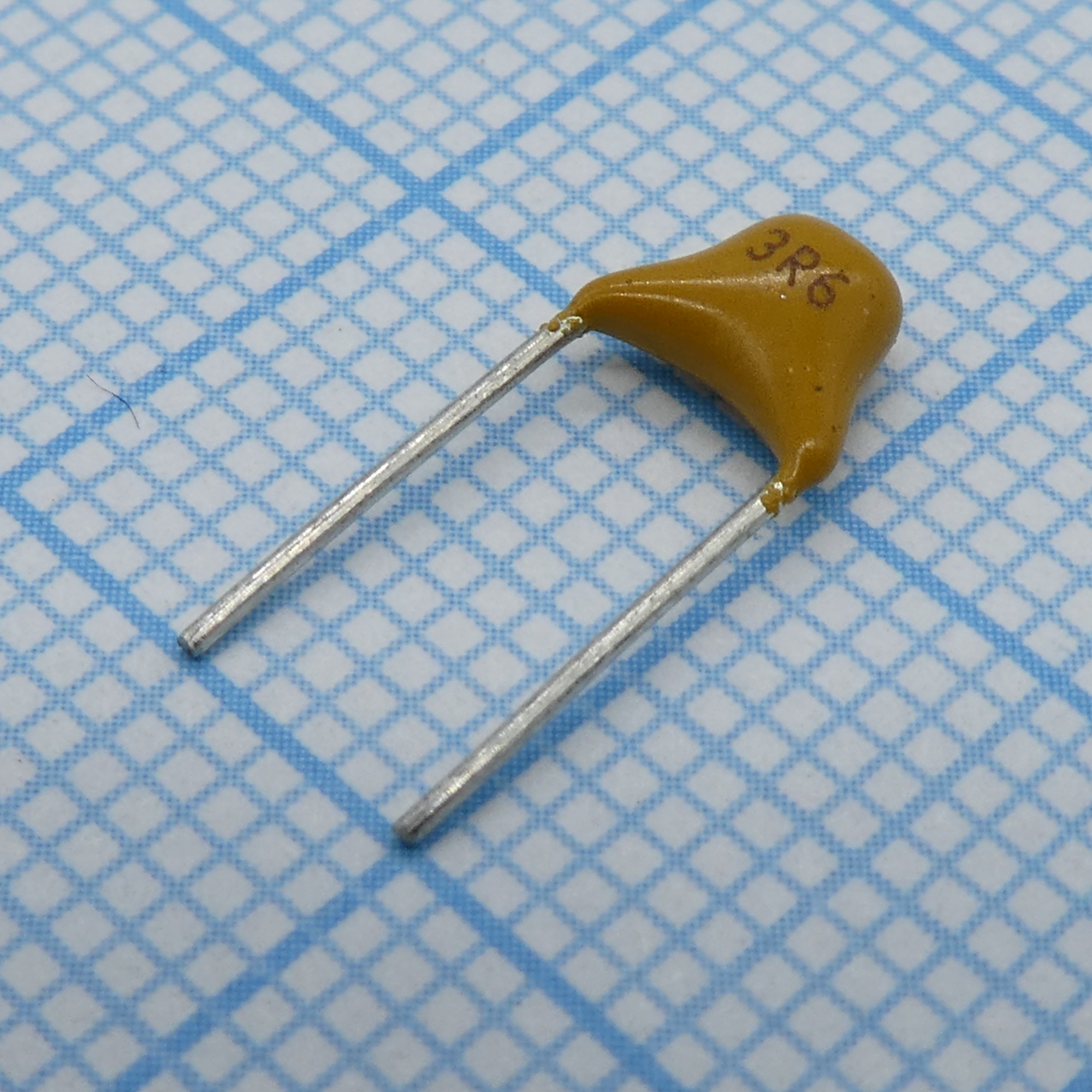 TS170R1H3R6C8BNB0R - Конденсатор керамический многослойный 3.6пФ 50В NPO ±0.25пФ радиальный 5.08мм 125°C россыпь