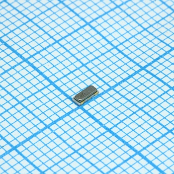 CSTCE12M0G55-R0 - Керамический резонатор 12МГц ±0.5% (точность) ±0.2% (стабильность) 33пФ 30Ом 3-Pin CSMD лента на катушке